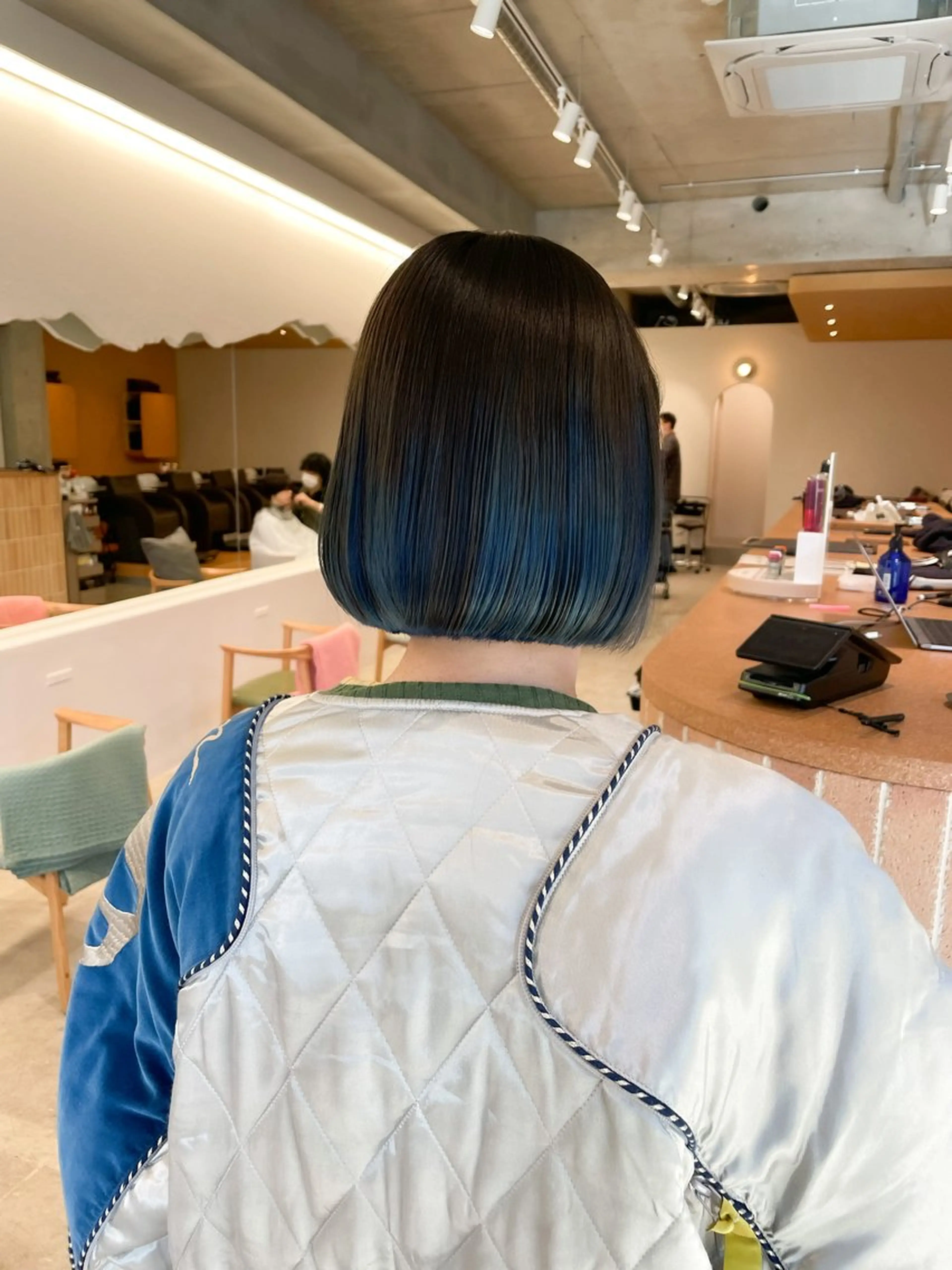 ショート カラー ヘアアレンジ ミニボブ/ブリーチ 🌈MISATOのヘアスタイル