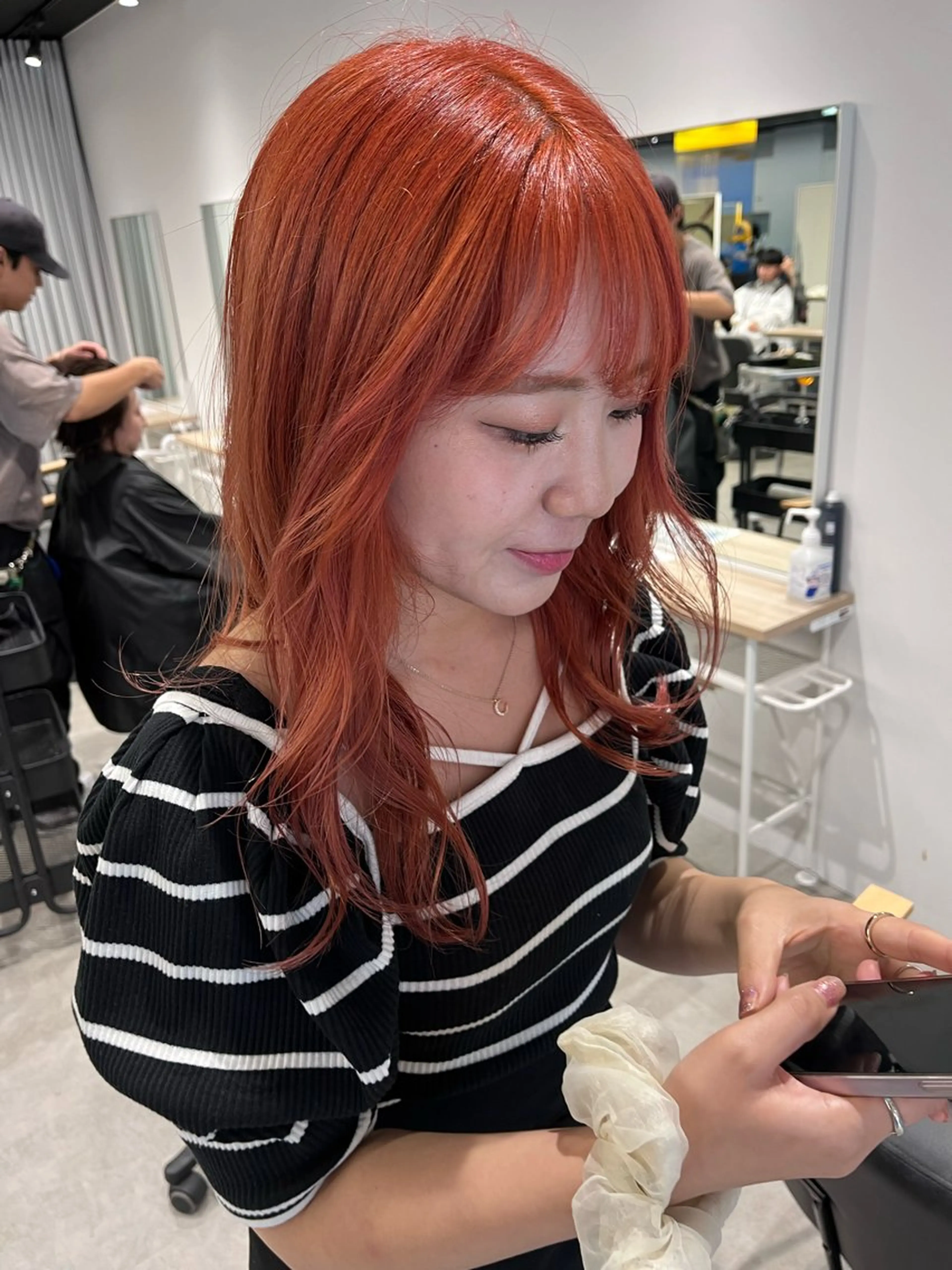 ミディアム カラー ヘアアレンジ ベージュカラー ブラウンカラー ダブルカラー ハイトーンカラー オレンジ ヘアカラー mai🤍縮毛酸性ス トレート/アイリストのヘアスタイル