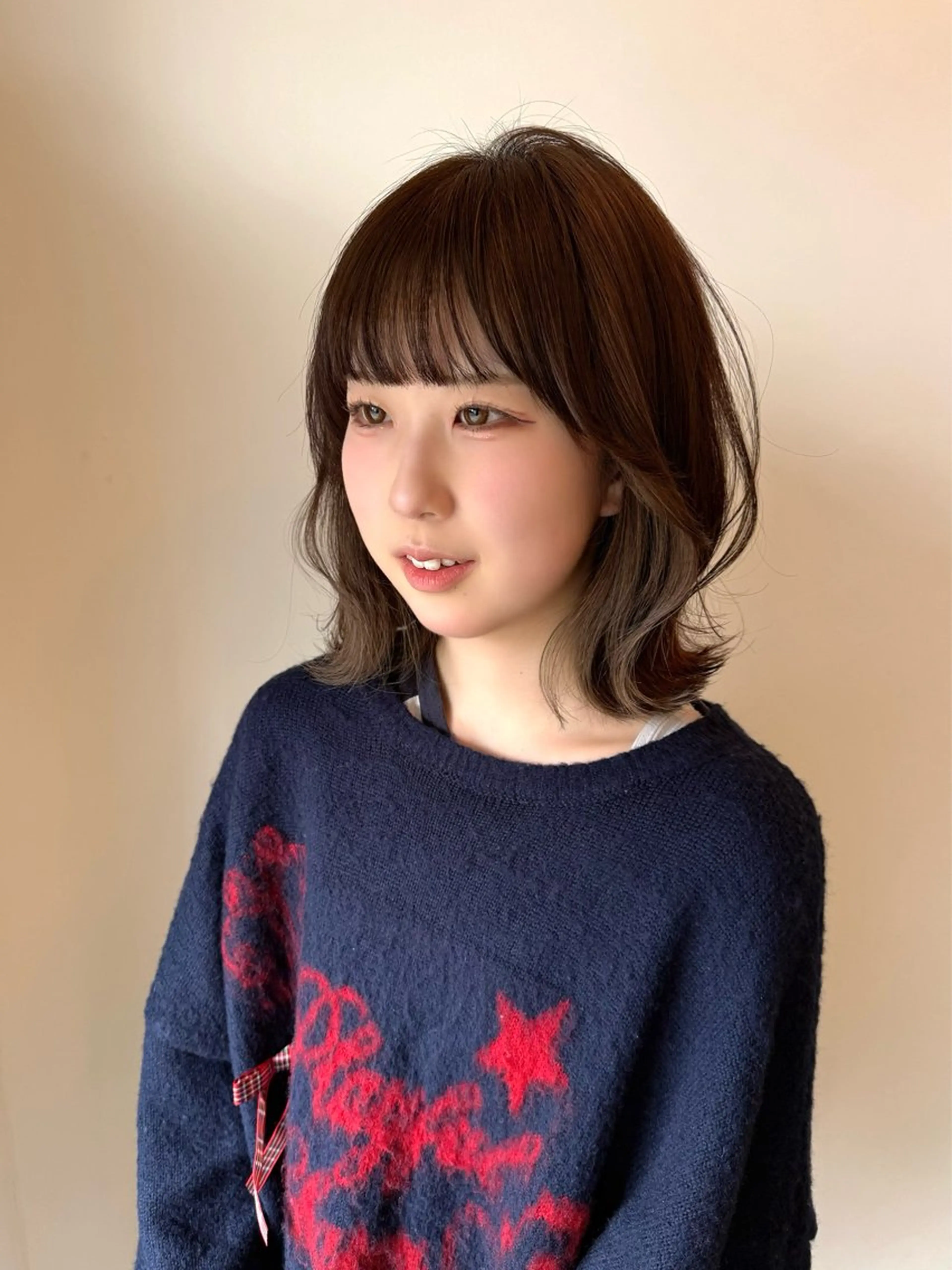 ミディアム カラー イヤリングカラー グレージュ カット ヘアカラー WATANABE MISAKIのヘアスタイル