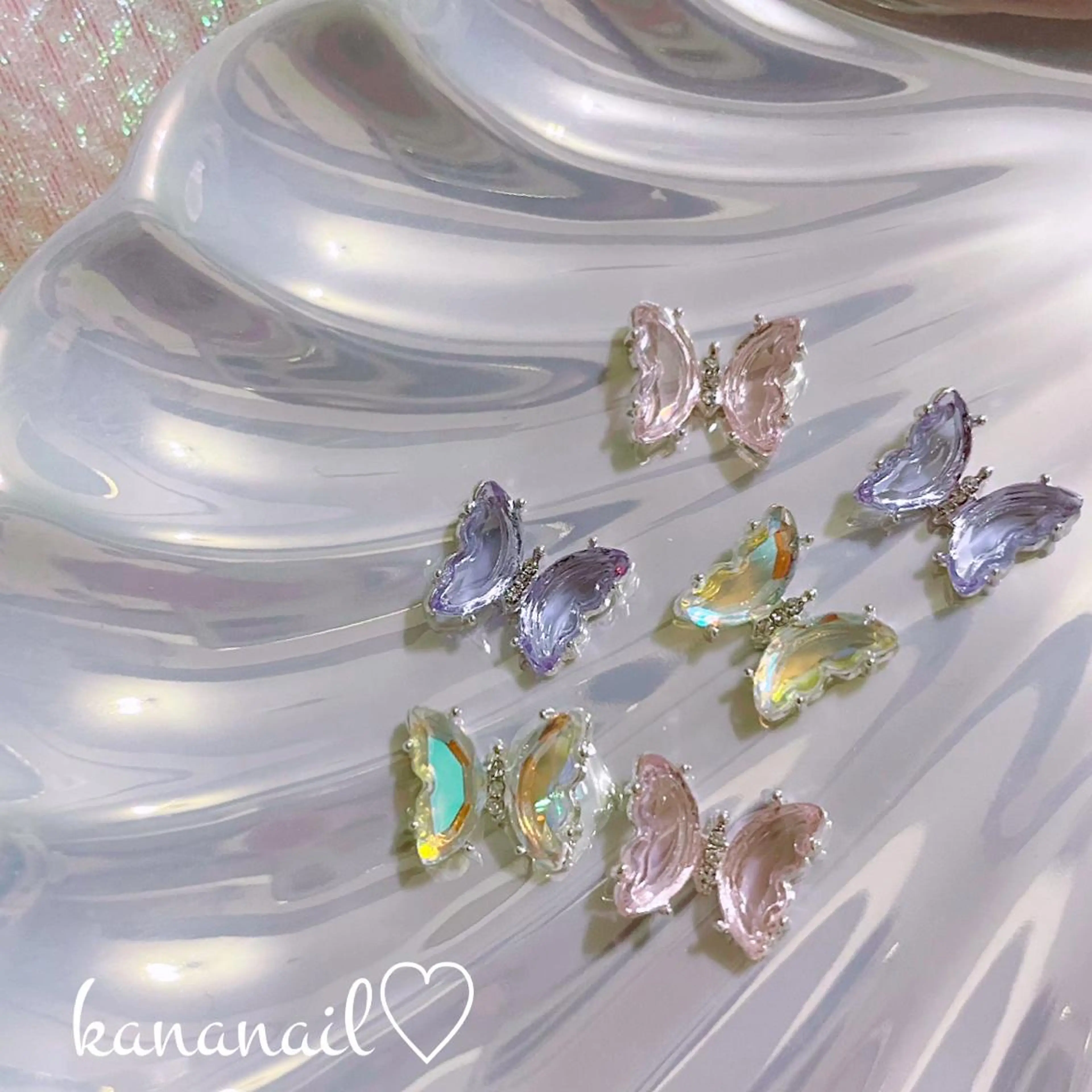ネイル オーロラネイル 桜ネイル ガーリー グリーン キラキラネイル kananail ♡のネイルデザイン