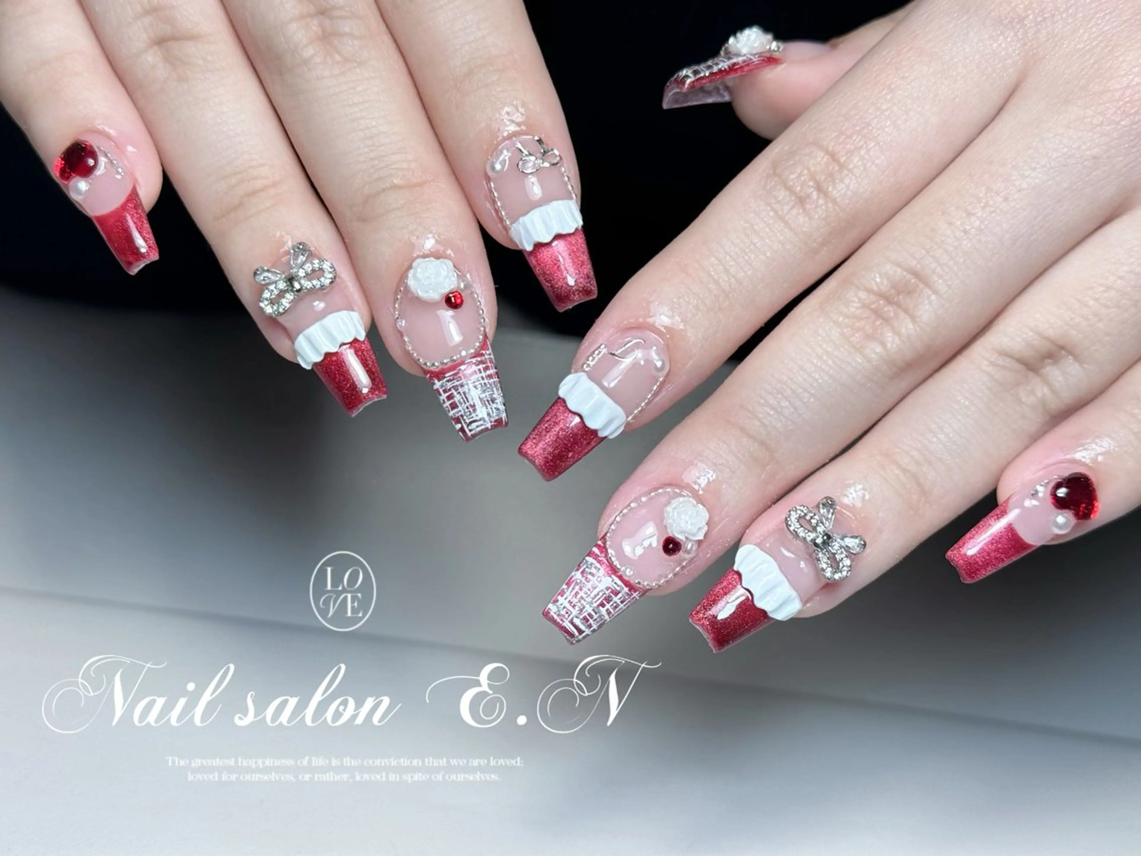 ネイル アートネイル オーロラネイル ガーリー キラキラネイル 韓国ネイル ハンドネイル E.N🦋 長さ出し/持ち込みのネイルデザイン