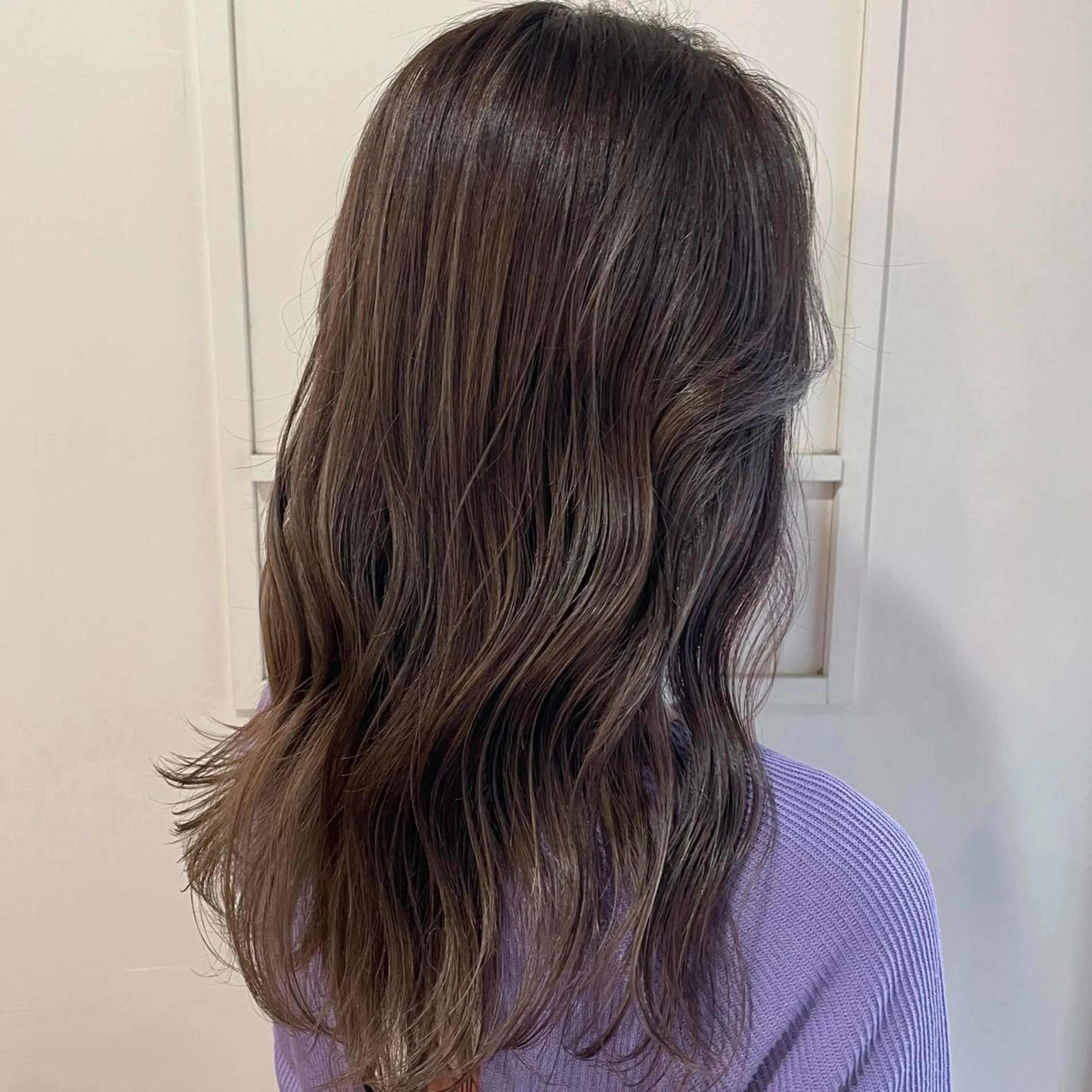 セミロング カラー パーマ アッシュ アッシュグレー グレージュ ハイライトカラー 顔まわりレイヤー ナガミネアリサ/ 学芸大学/海外ヘアのヘアスタイル