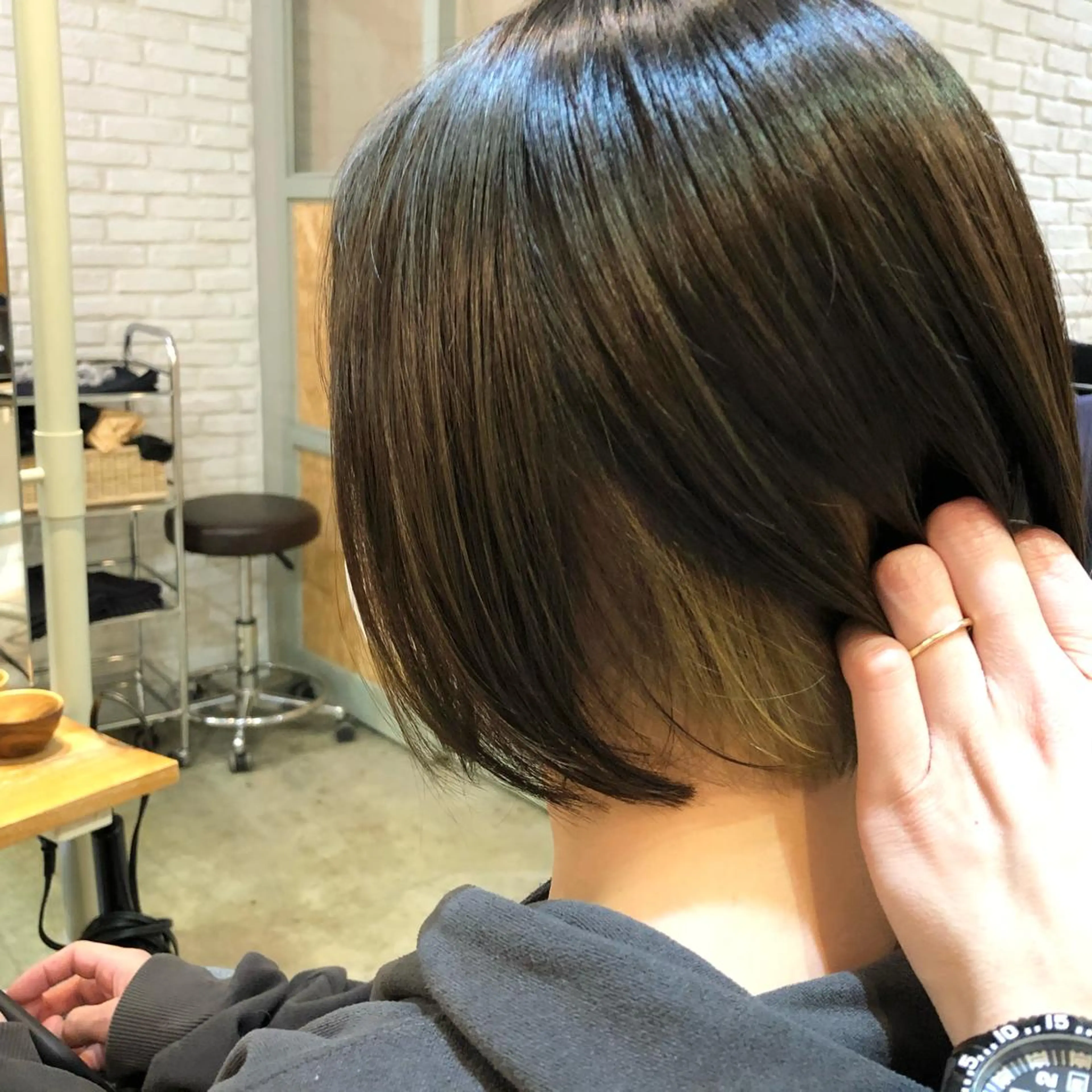 ショート カラー インナーカラー ボブ 江里 太介のヘアスタイル