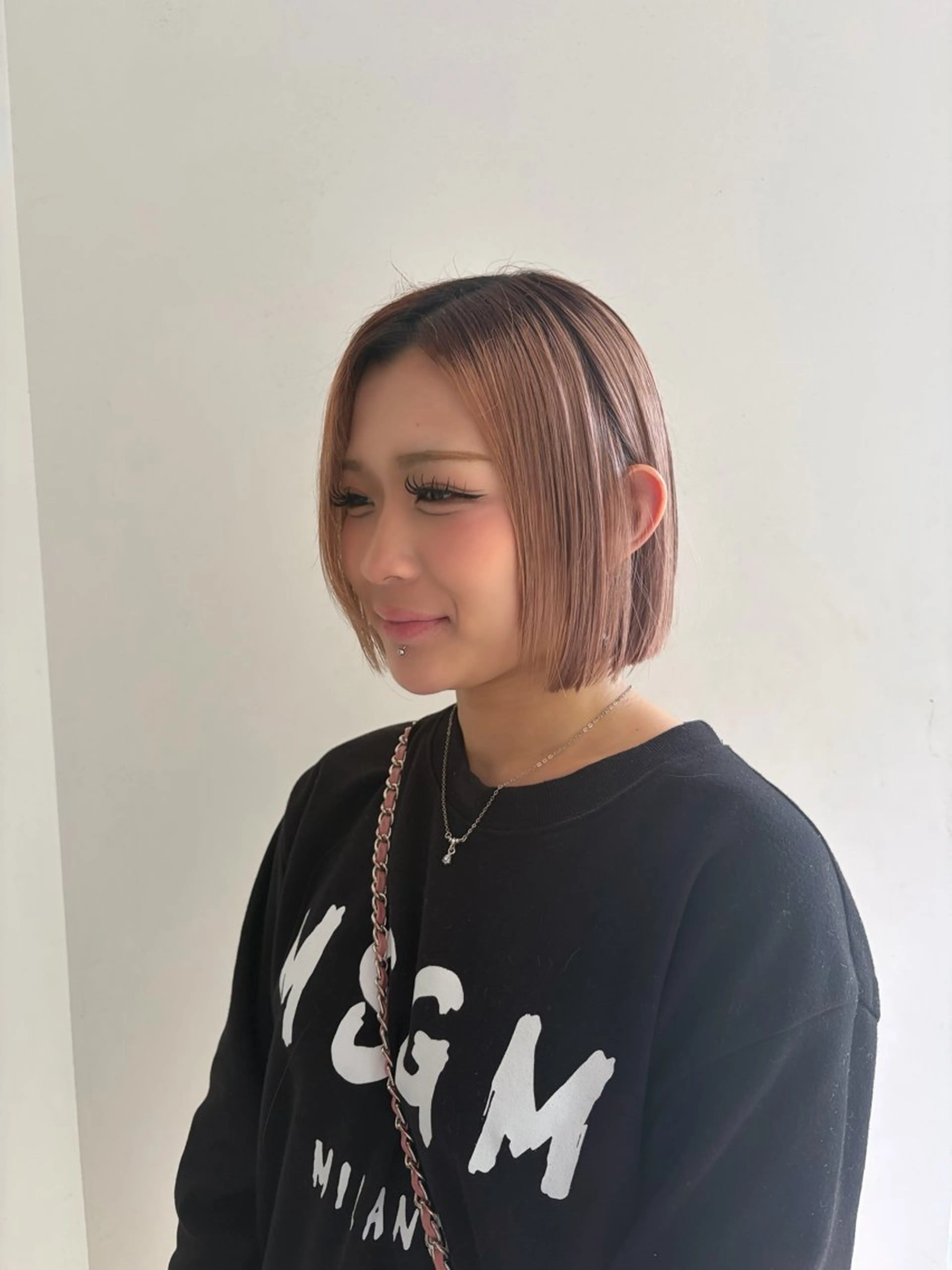ミディアム 崎久保 優菜のヘアスタイル