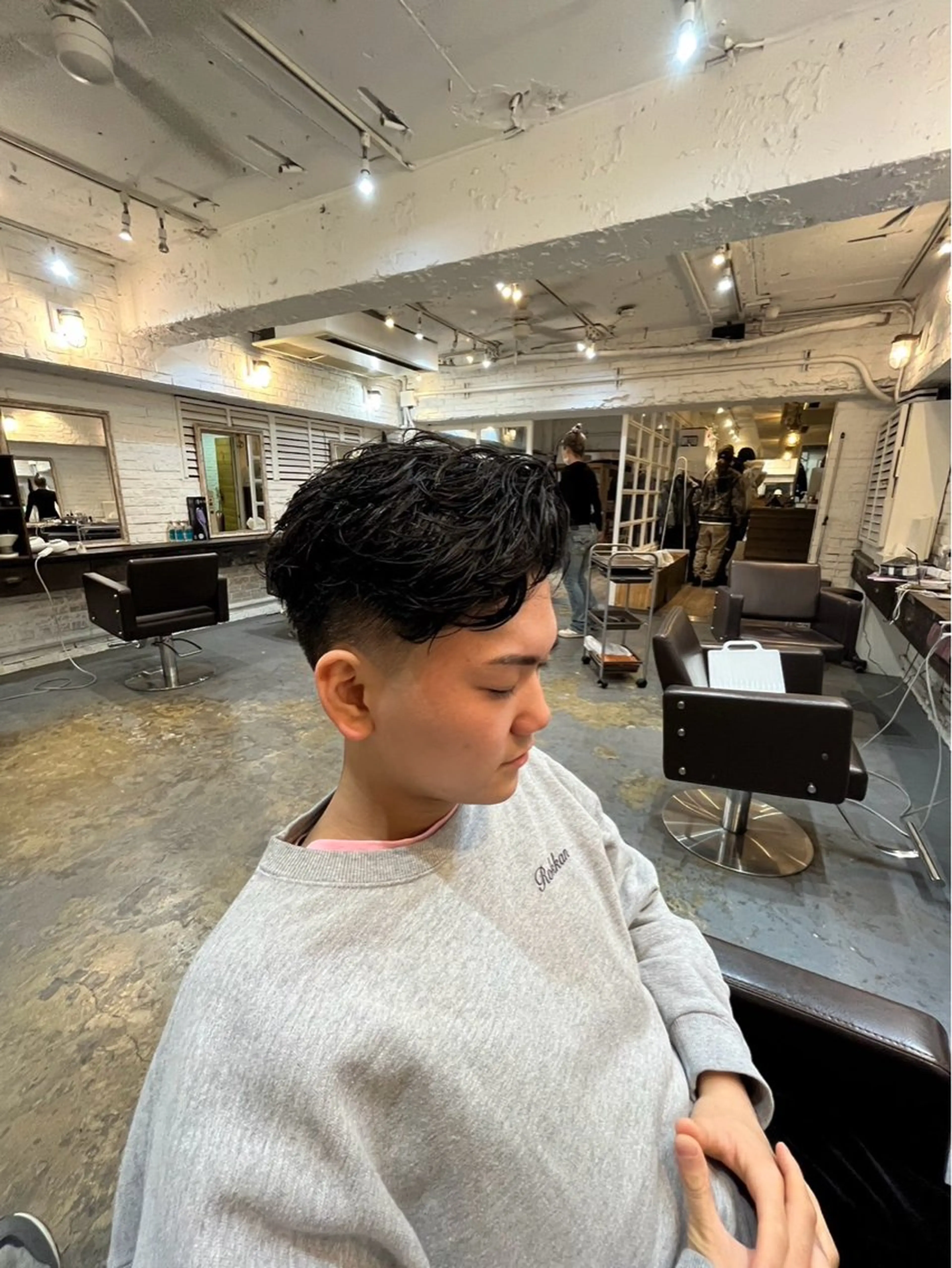 ショート パーマ メンズ センターパート ダウンパーマ フェードカット メンズハイライト メンズパーマ カット パーマ トリートメント 💈メンズ特化💈 TASUKUのヘアスタイル