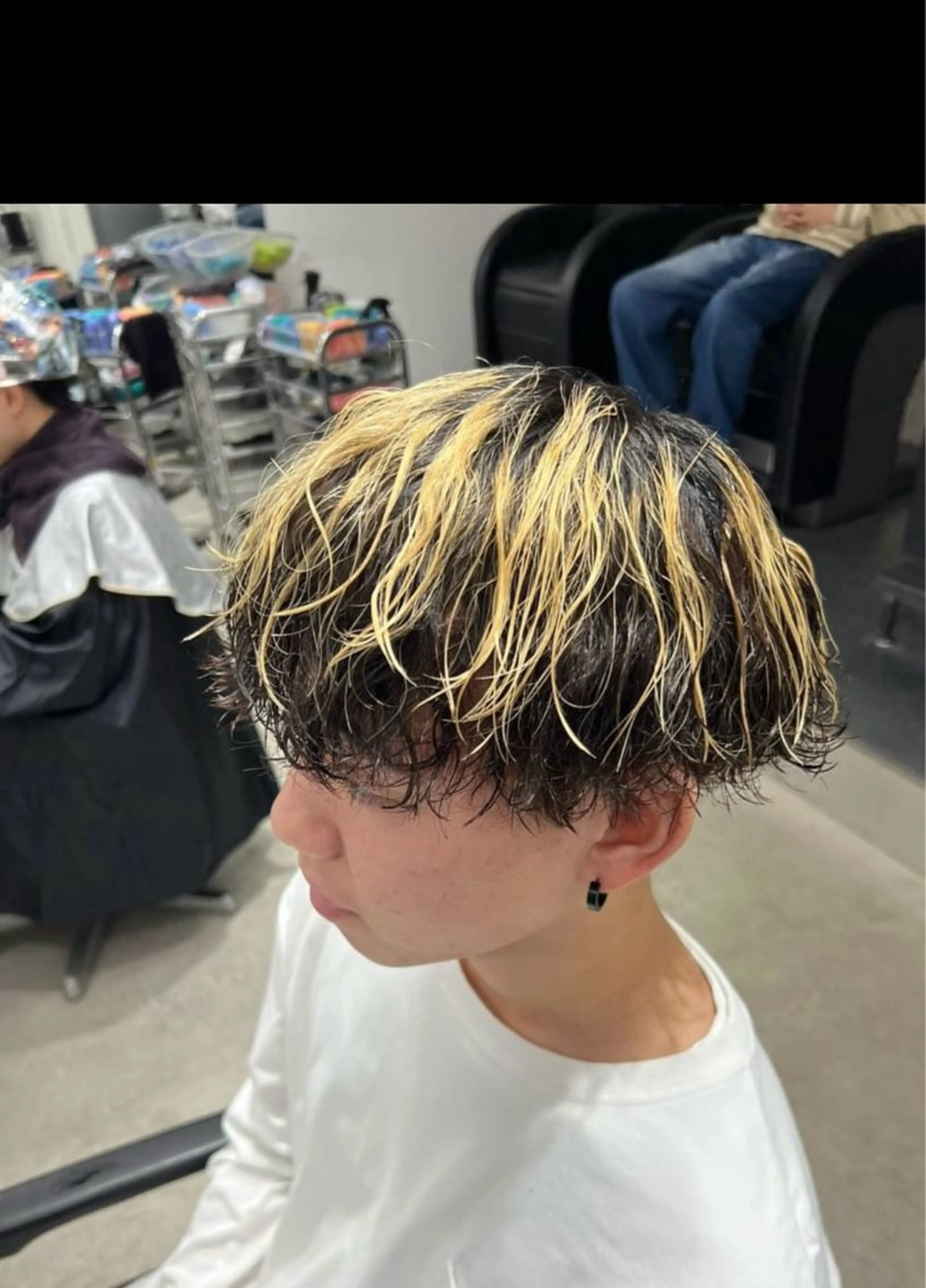 カラー メッシュ ヘアカラー DAZZLE hair RUSH所属・波巻き得意 メンズ美容師/松井陸のヘアスタイル