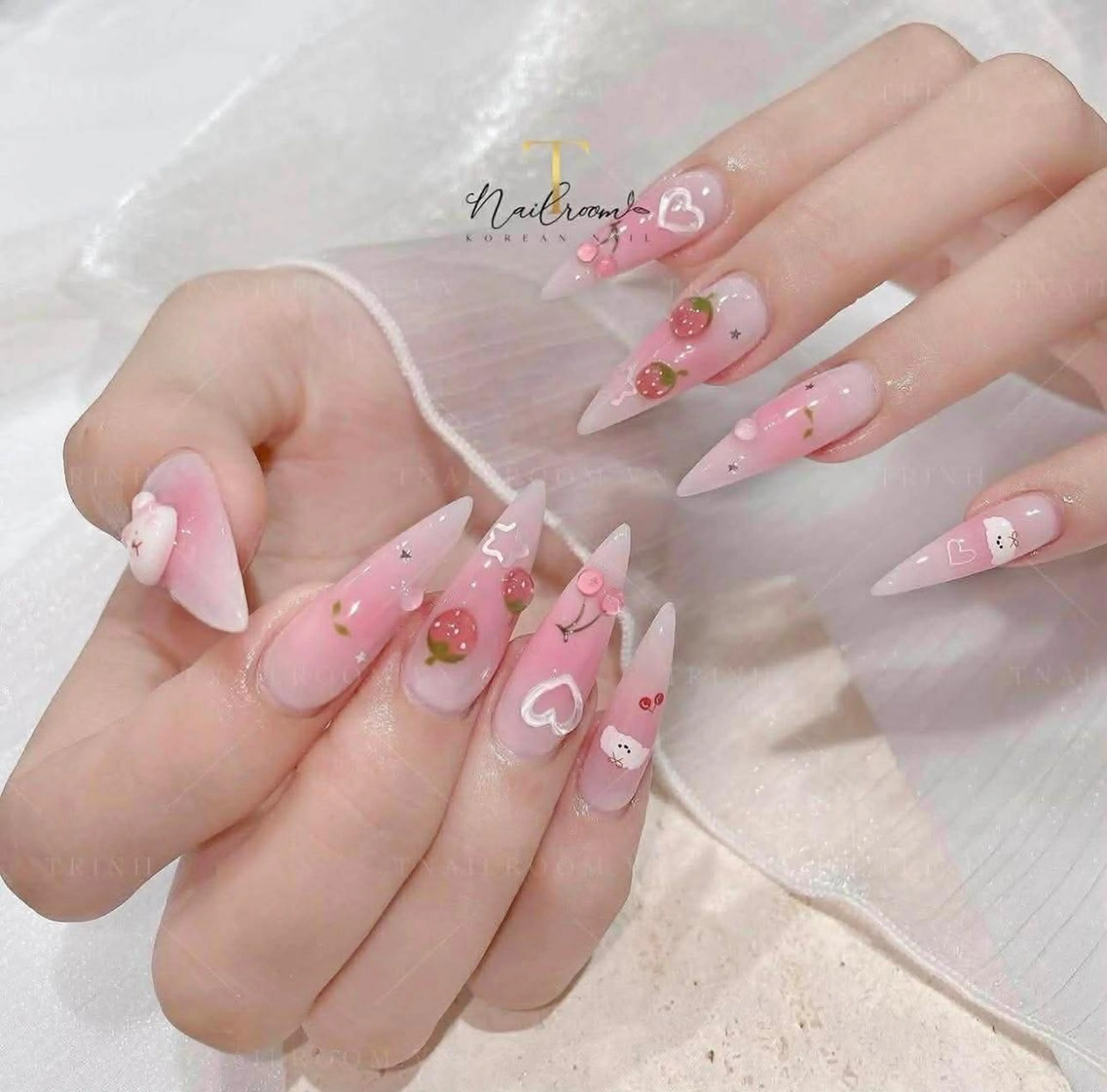 ロング カラー ベージュカラー ピンクカラー 韓国風ヘア ハンドネイル Bling Salonのネイルデザイン