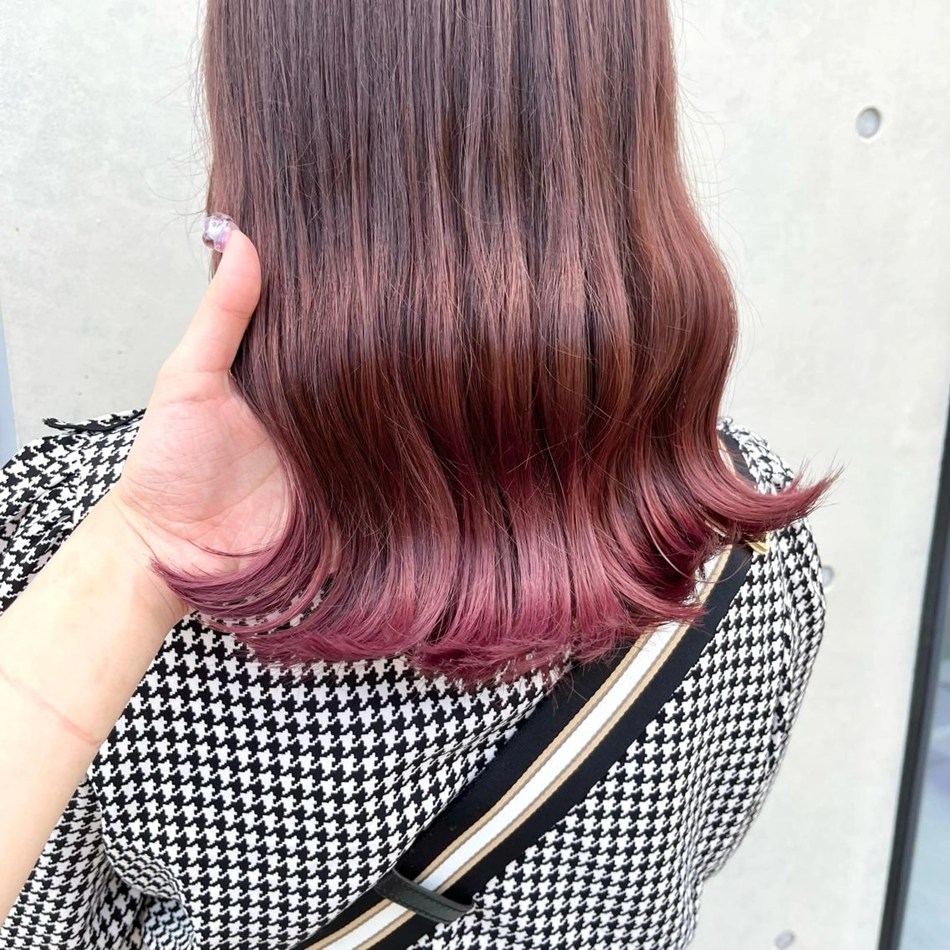 ミディアム カラー ヘアアレンジ ラベンダーカラー ピンクカラー カット ヘアカラー トリートメント エクステ ヘアセット 八巻 晴香のヘアスタイル