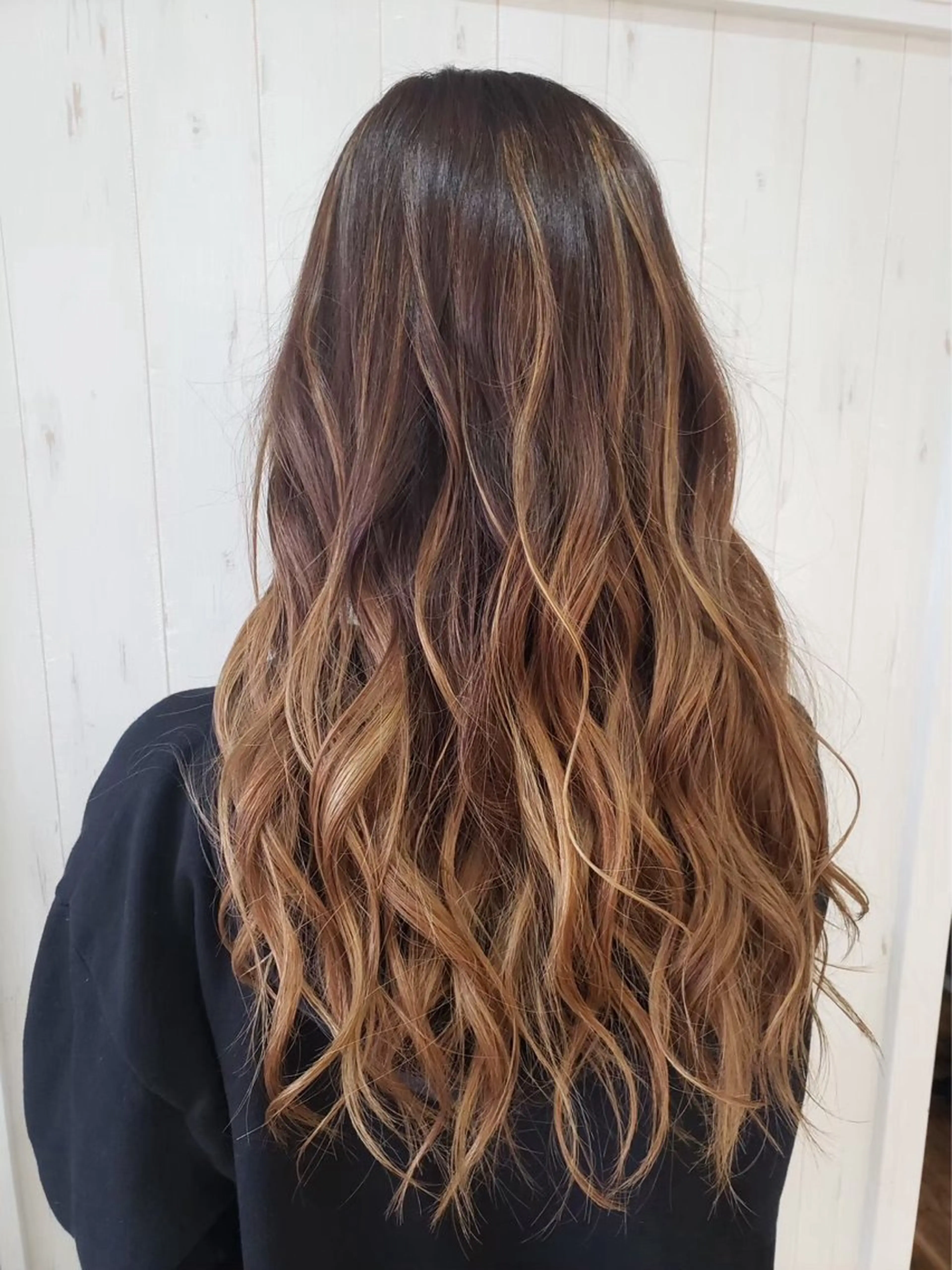 カラー ナカザワ マキのヘアスタイル