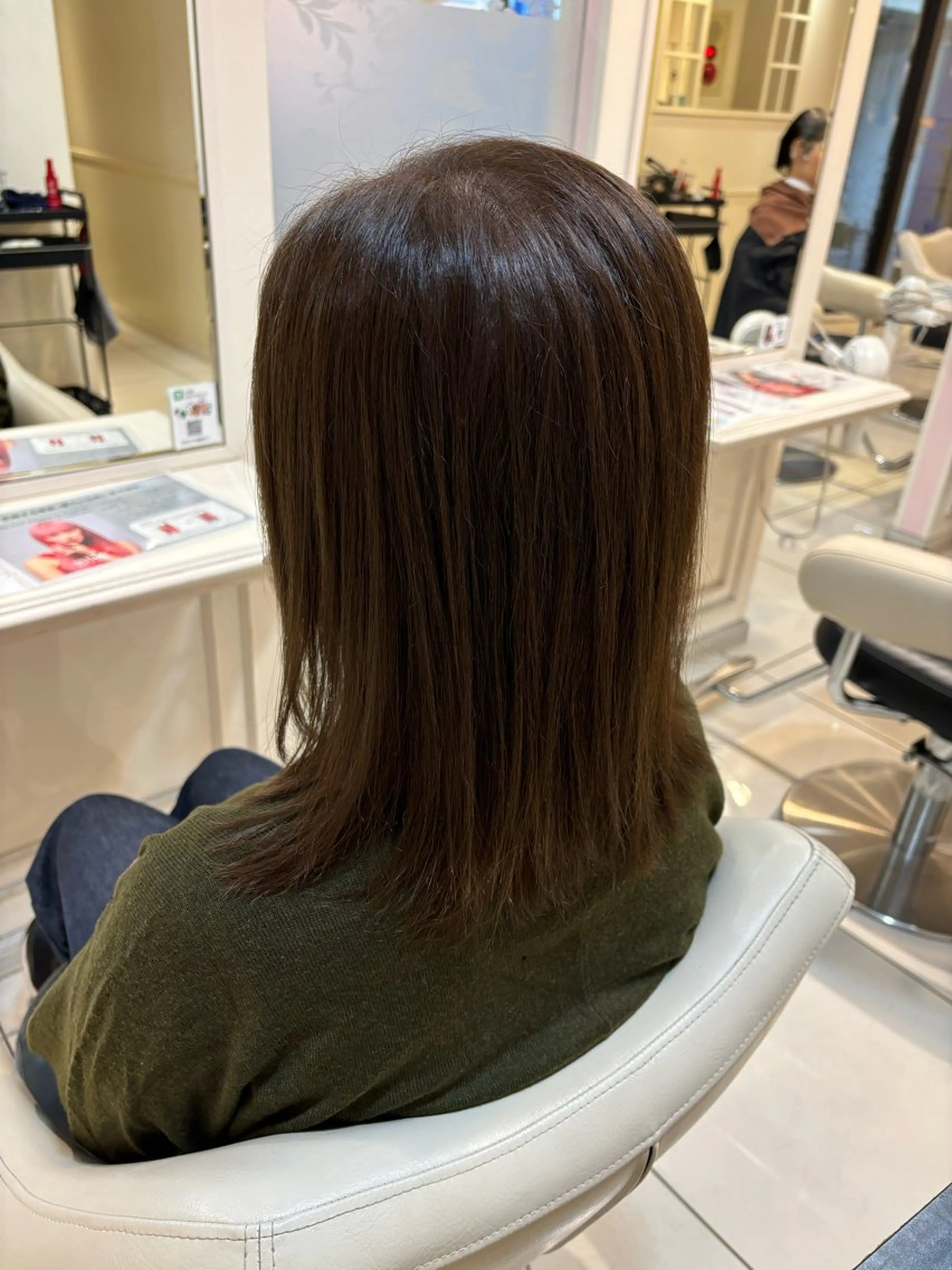 ミディアム レイヤーカット カット ヘアカラー 艶髪✨髪質改善カラー 楠本浩子のヘアスタイル