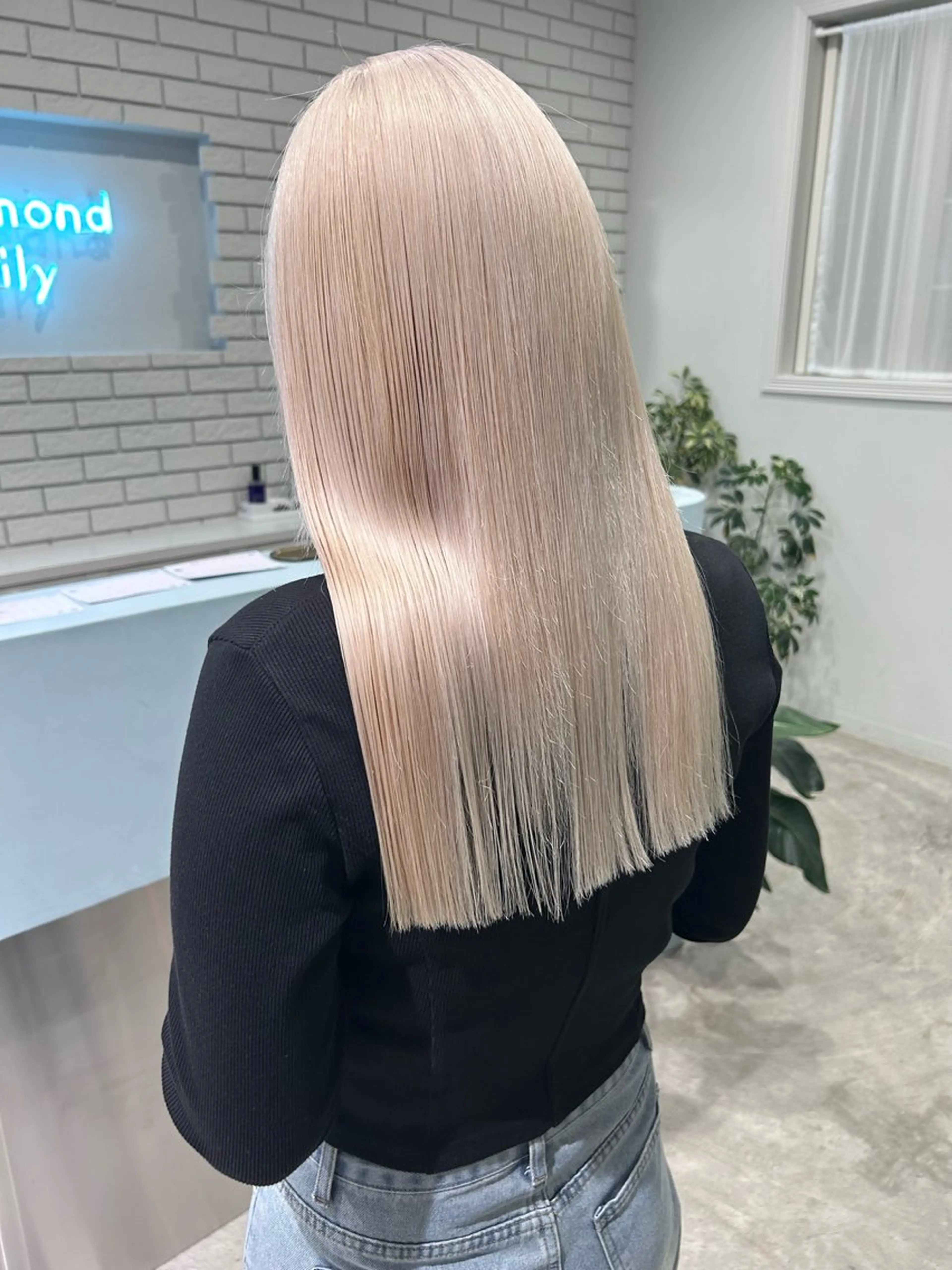 ロング みなみ/ブリーチ/ ダイアモンドリリーのヘアスタイル