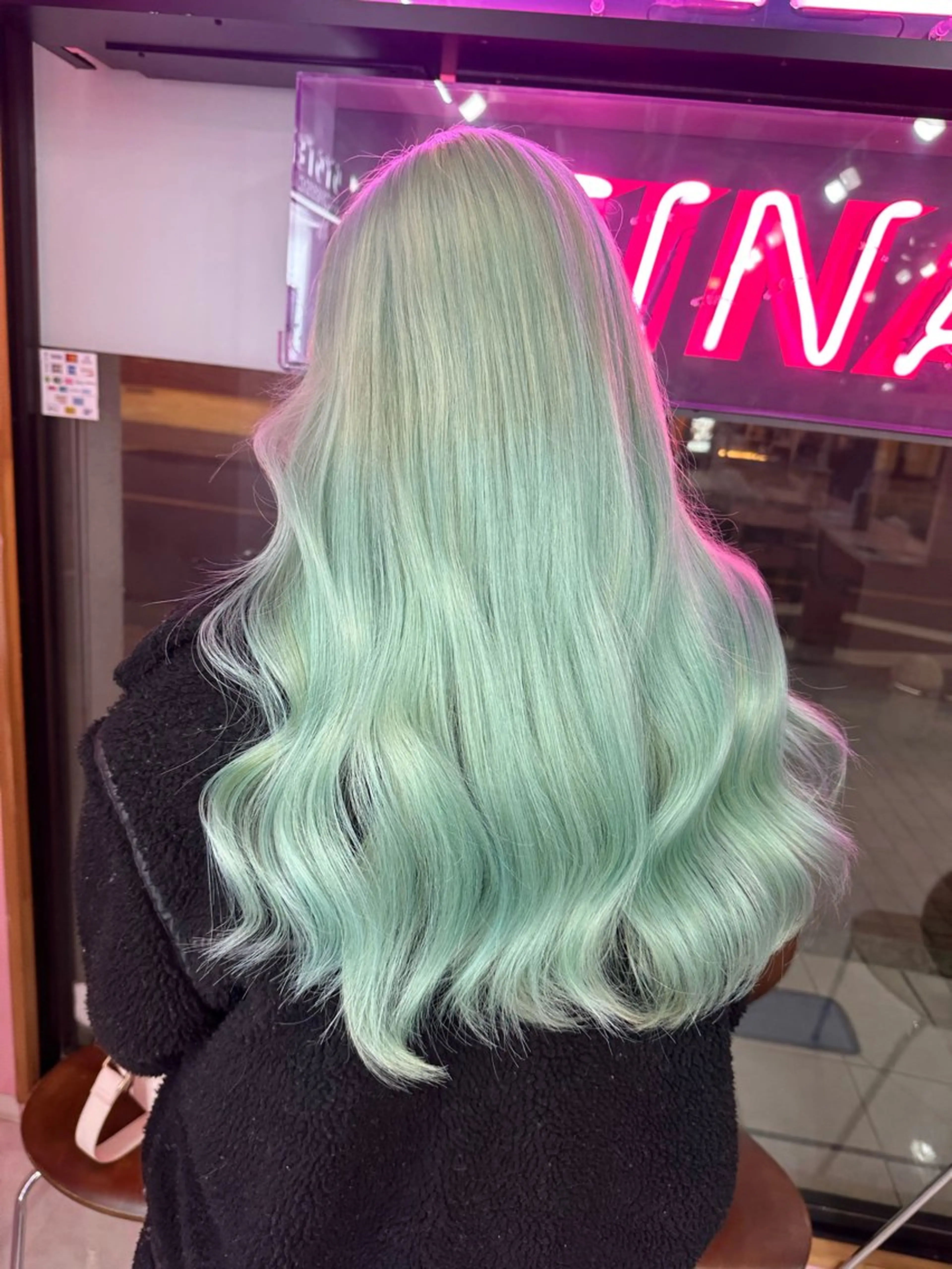 セミロング カラー ブリーチ✖️レイヤー MANATO🎨🌈のヘアスタイル