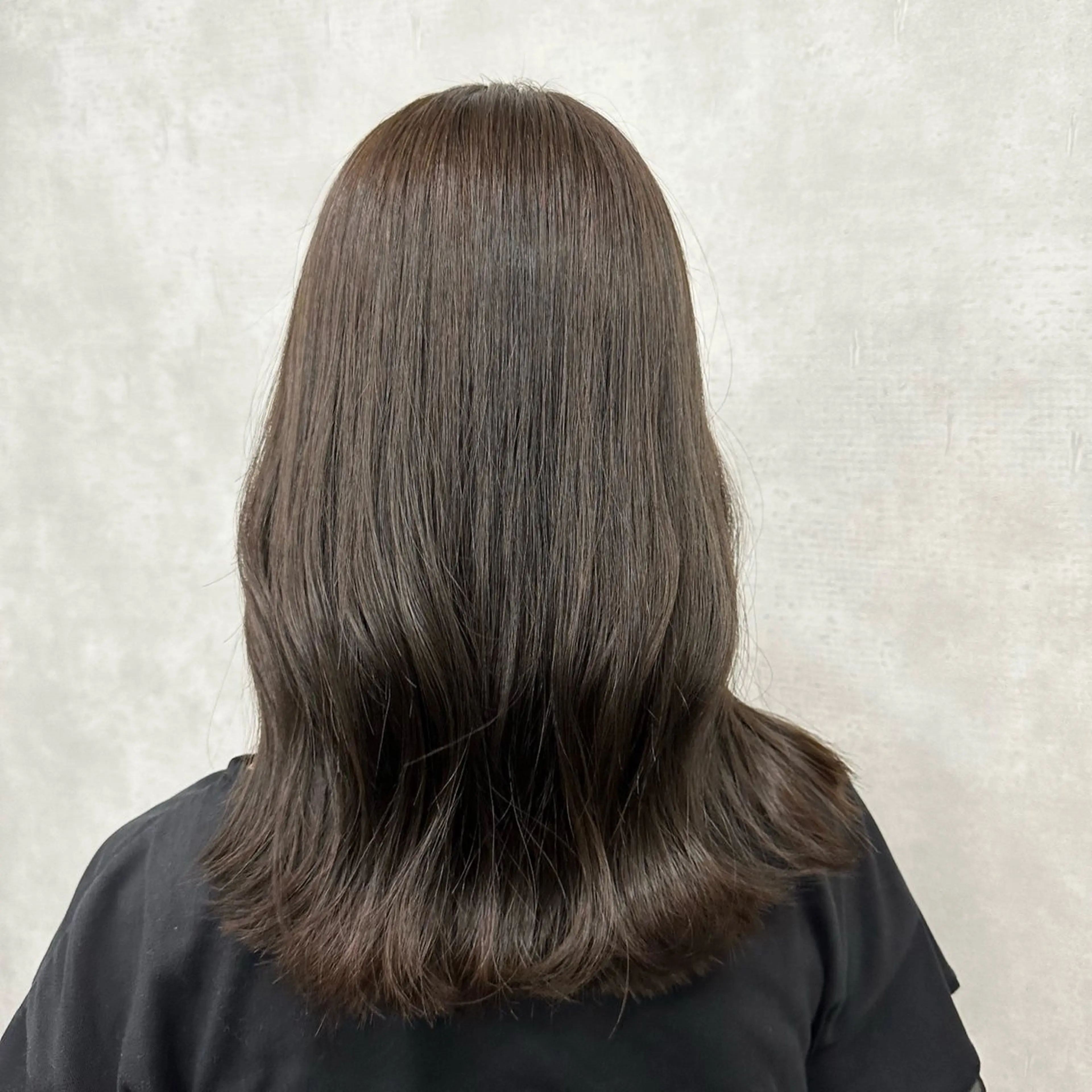 ミディアム カラー 外山 実咲のヘアスタイル