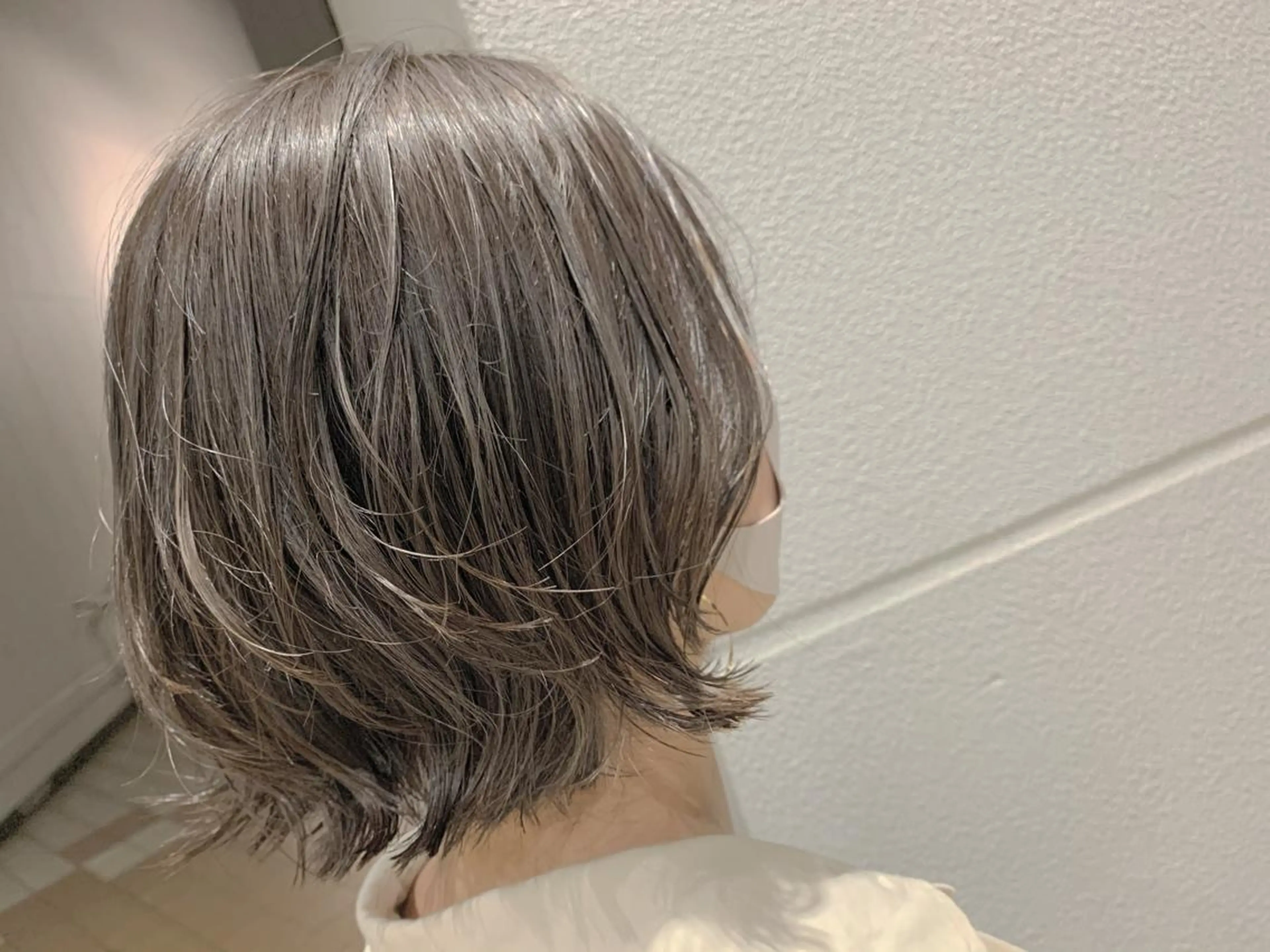 ショート アッシュ ボブ 佐々木 優衣のヘアスタイル