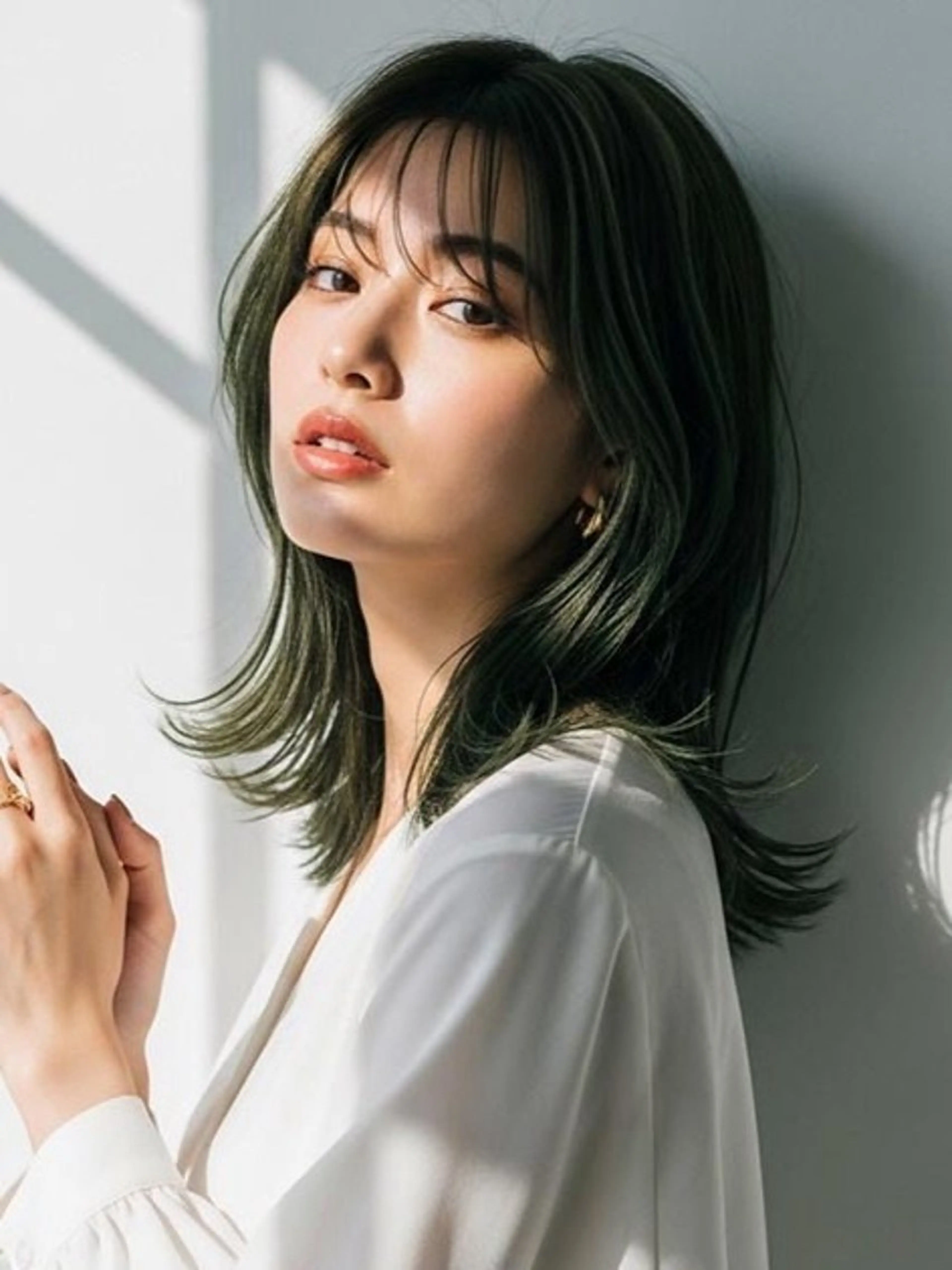 ミディアム Helena_ まひろのヘアスタイル