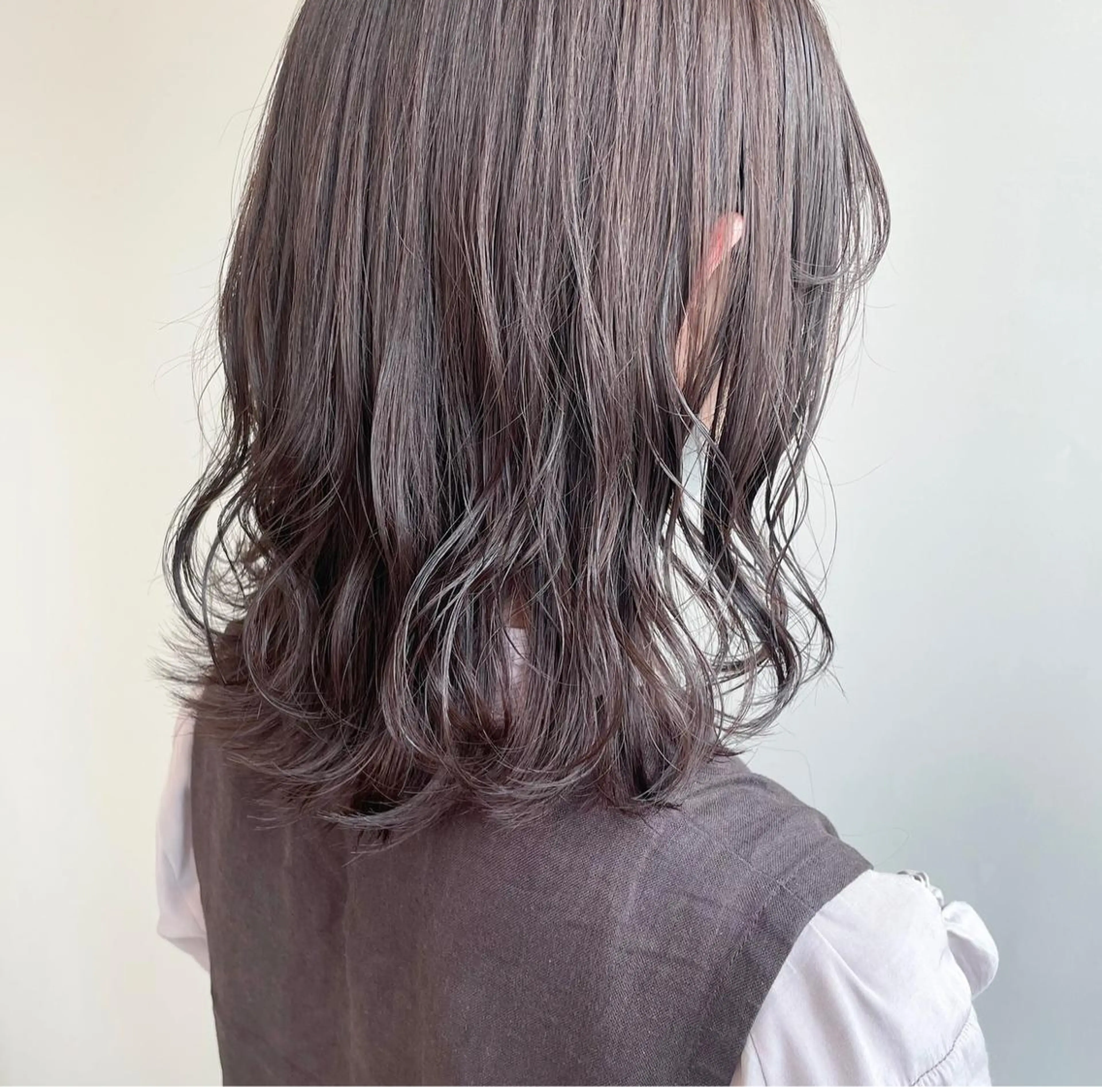 セミロング カラー 山口 莉奈のヘアスタイル
