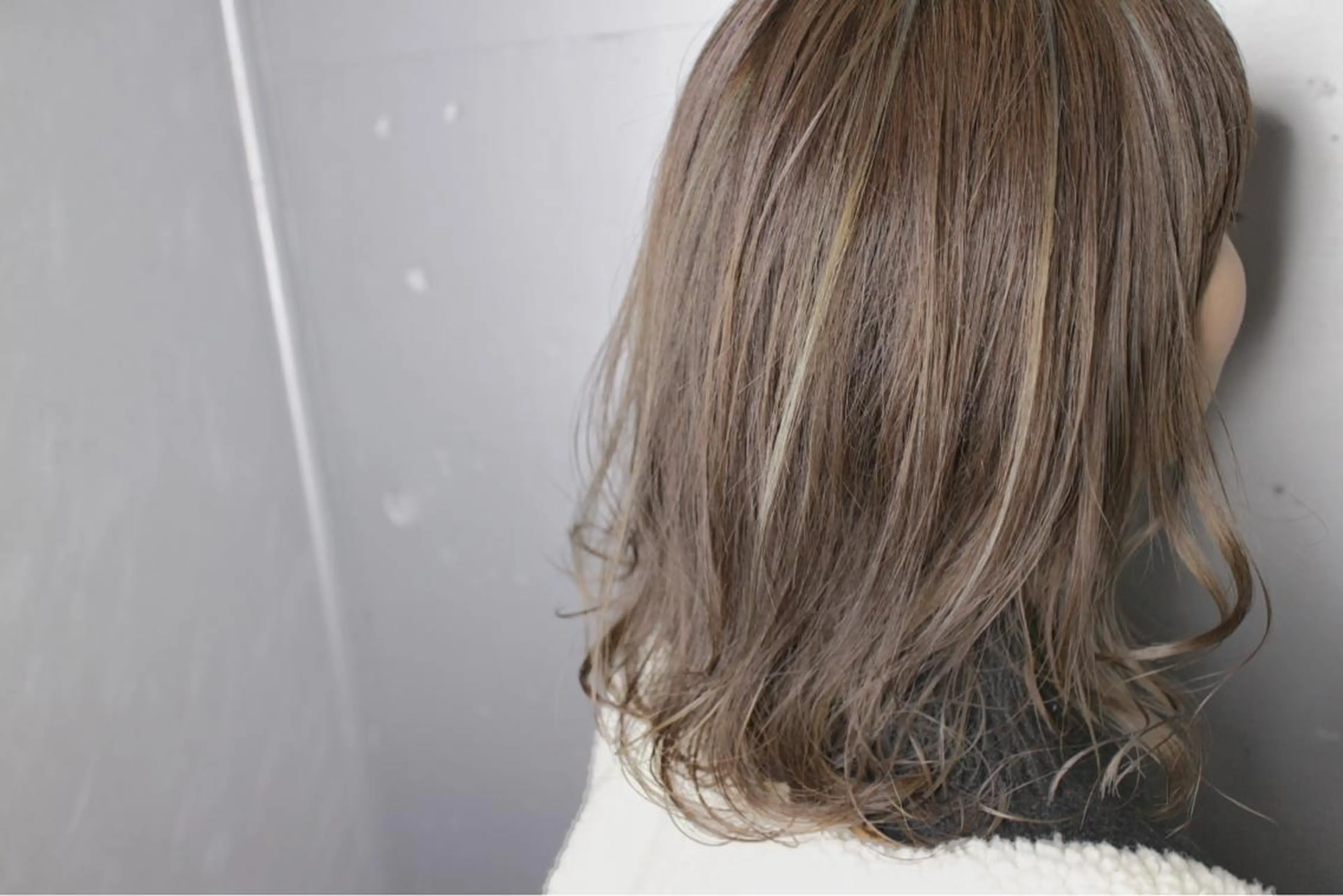 ミディアム カラー ハイライトカラー ハイライト カット ヘアカラー トリートメント 吉本 知弘のヘアスタイル