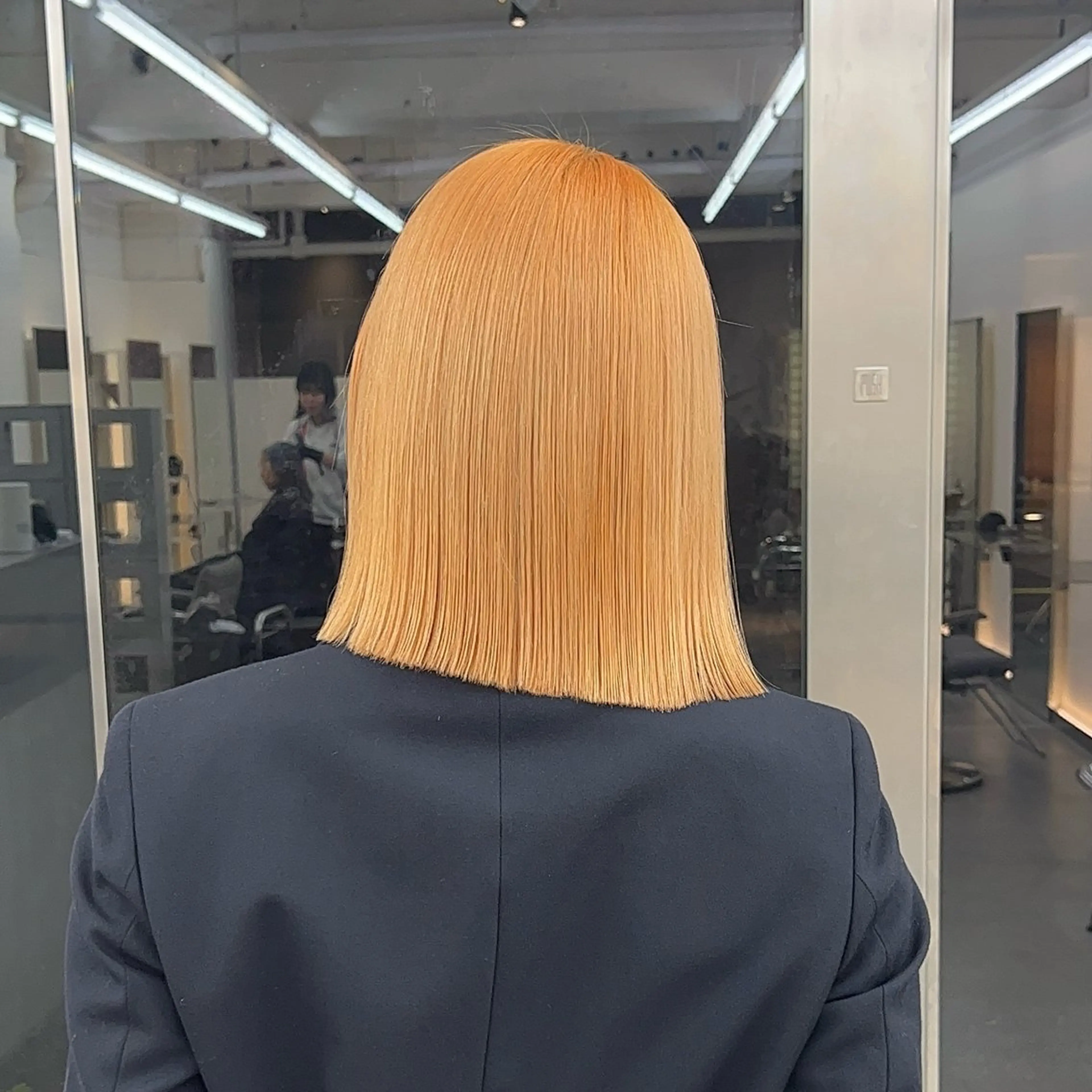 ショート カラー オレンジ カット ヘアカラー ムラ修正💎 艶髪ハイトーン💎のヘアスタイル