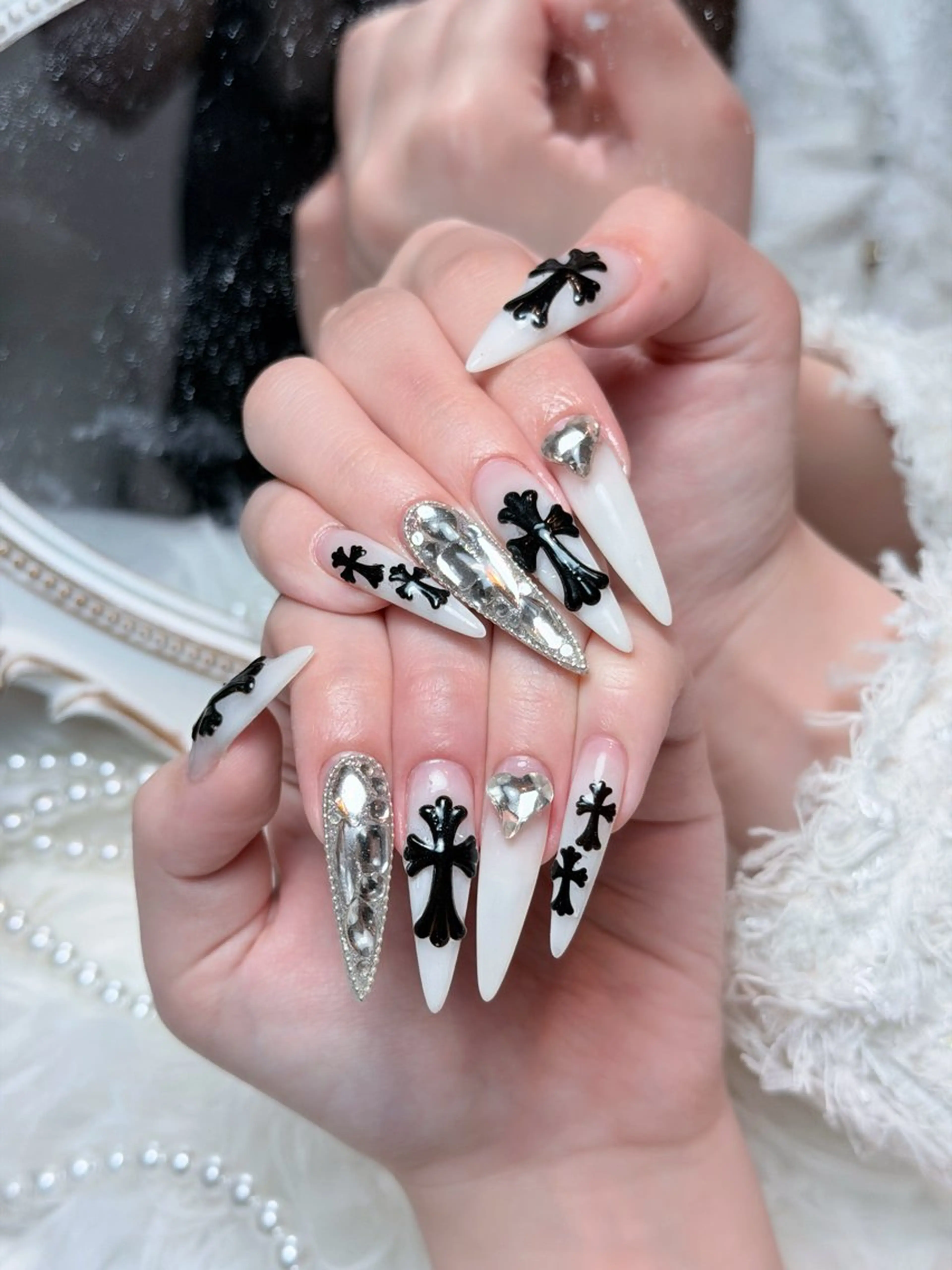 ネイル チークネイル ドット フレンチネイル グラデーション ハート ハンドネイル Julli NailStudioのネイルデザイン
