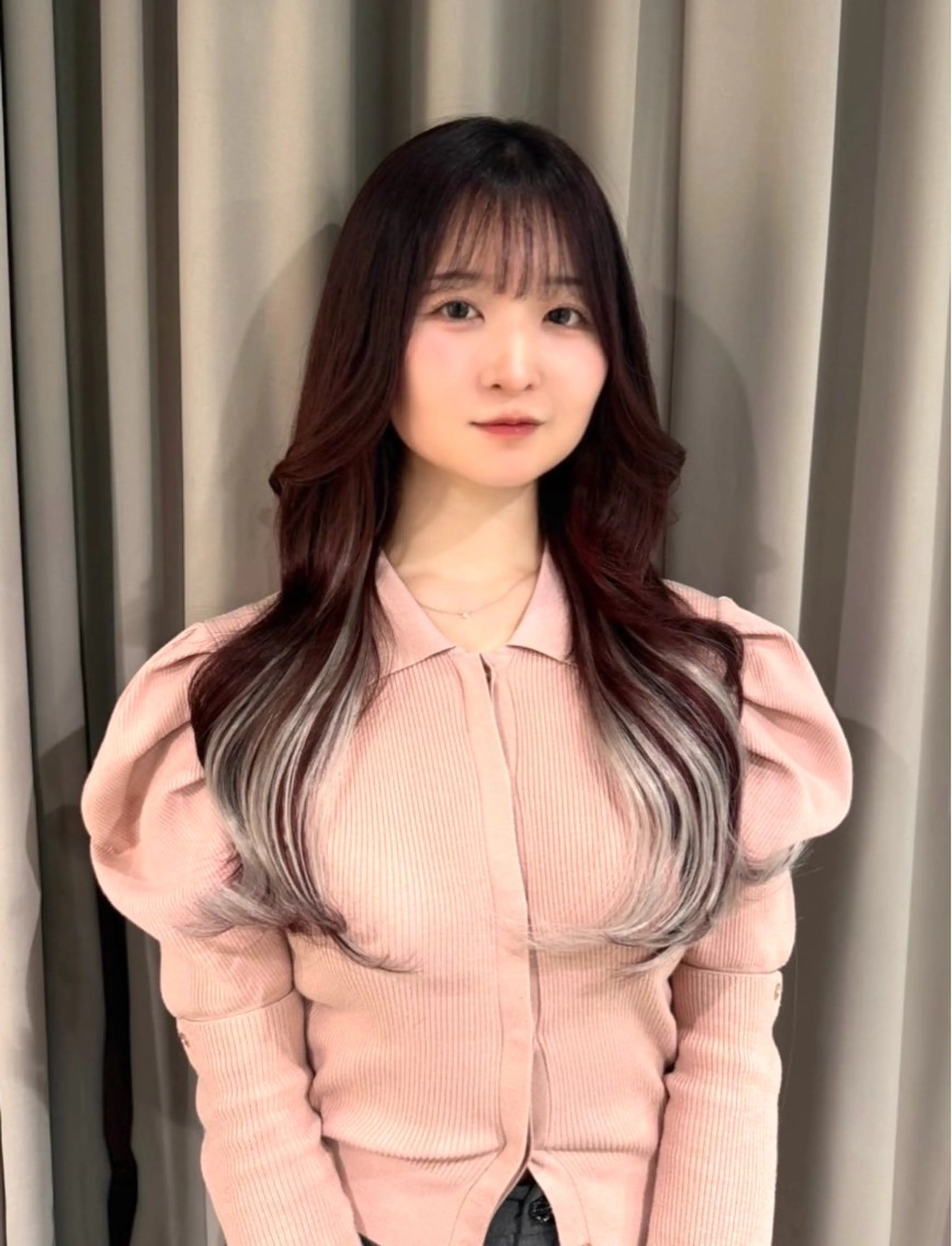 ロング カラー シールエクステ シルバー エクステ ヘアカラー エクステ 🦋美髪／エクステ 🦋アベイクミのヘアスタイル