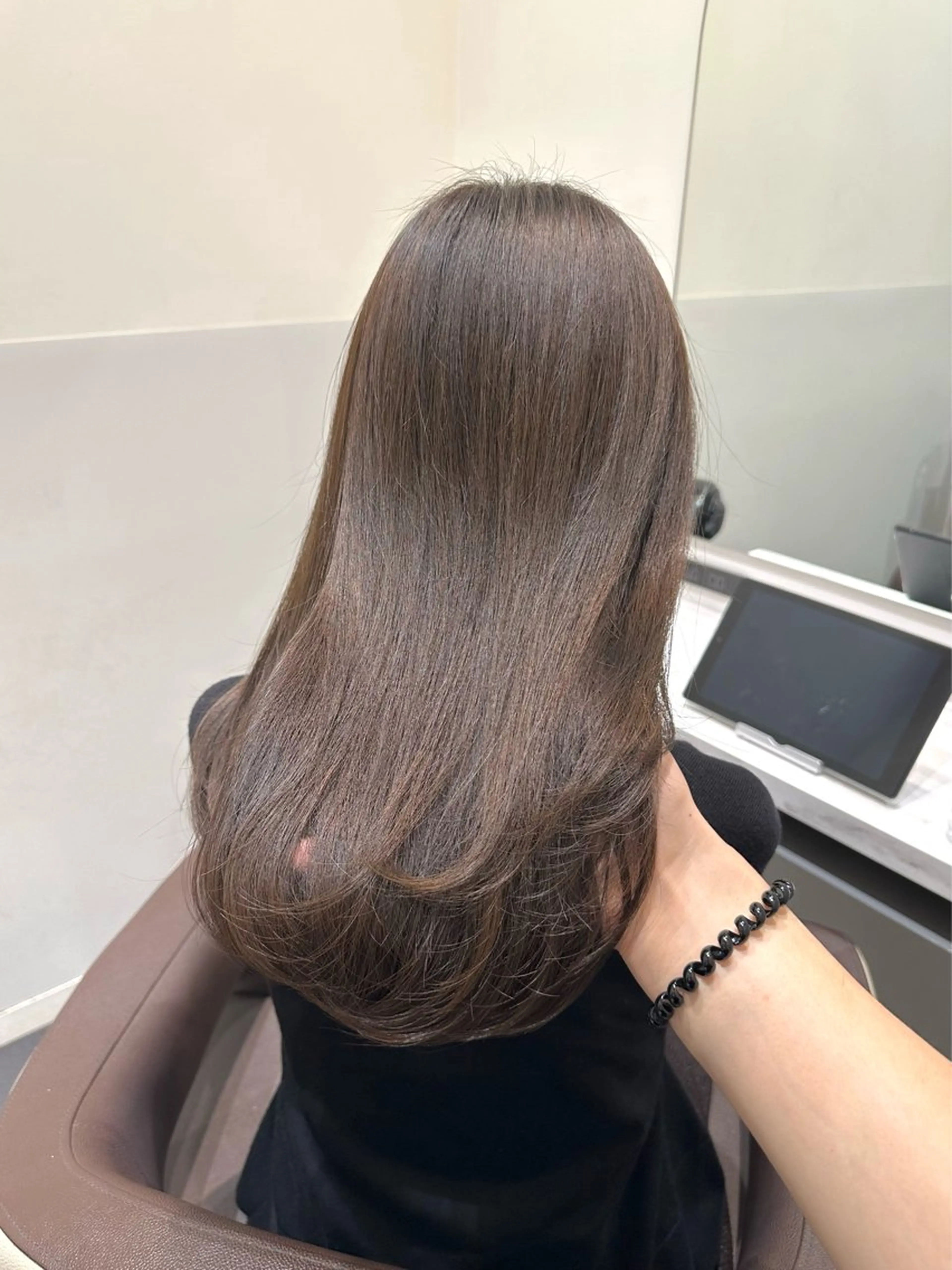 ミディアム カラー ベージュカラー ブリーチ ブリーチなしカラー オリーブベージュ 矢野 晃平のヘアスタイル