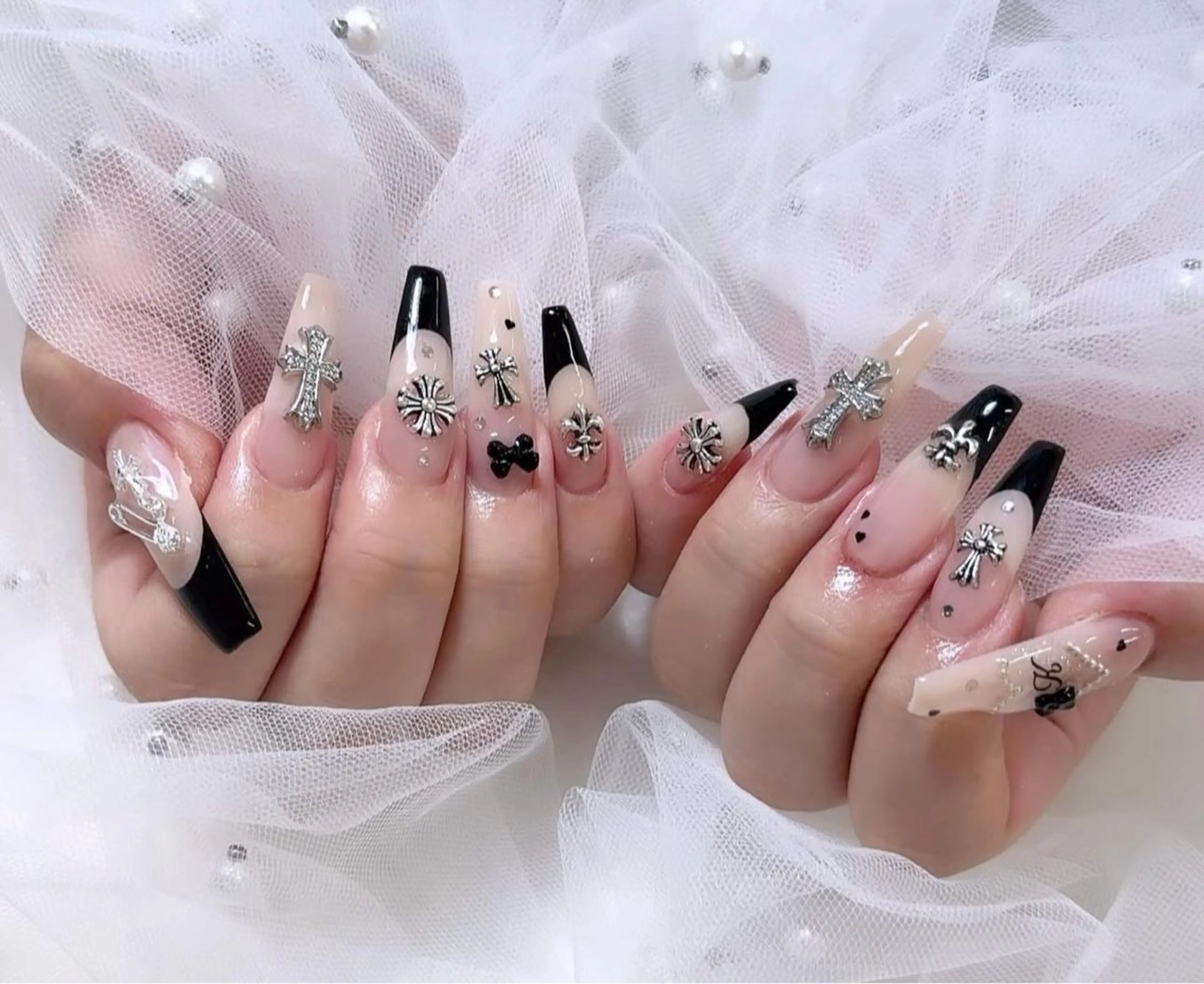 ネイル グラデーション キラキラネイル ワンカラーネイル 冬ネイル Jenn Nail Salonのネイルデザイン