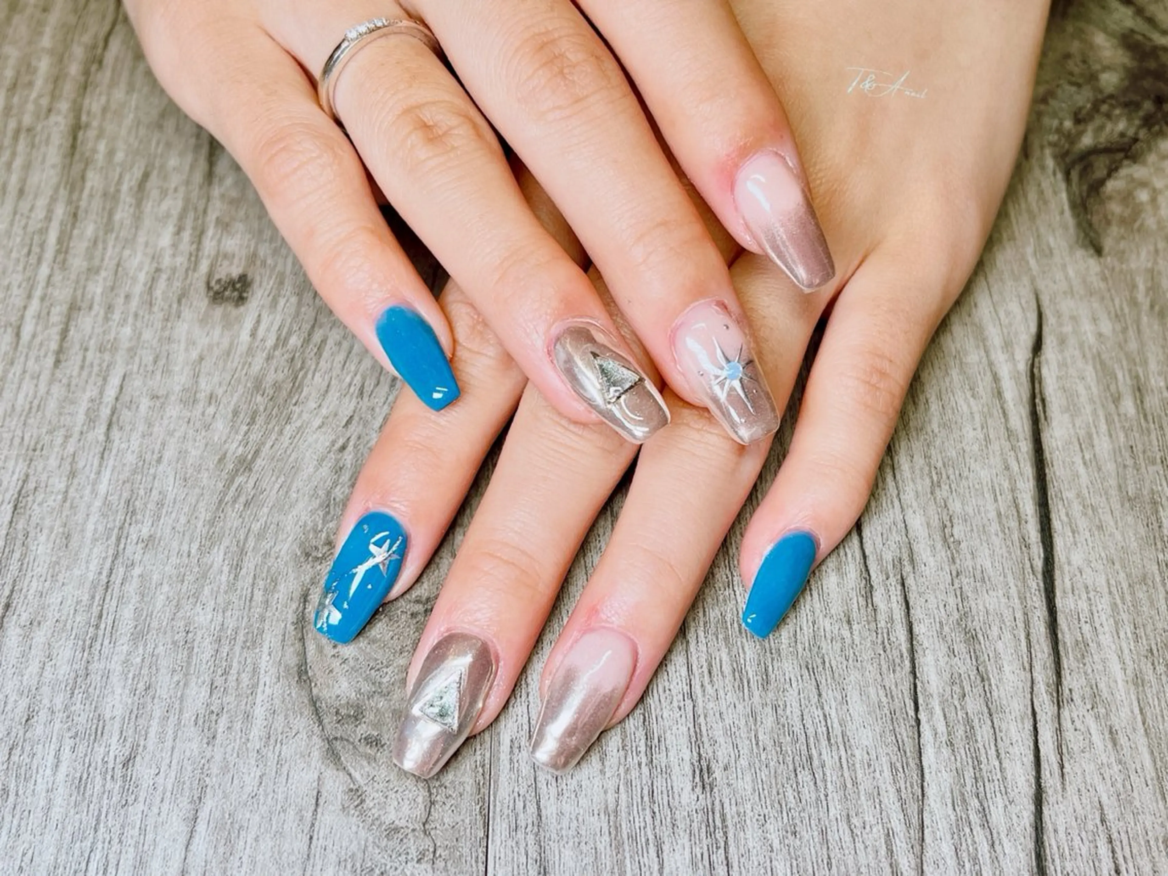 ネイル ブルー 長さ出し ジェルネイル グラデーション ミラーネイル T&A nailのネイルデザイン