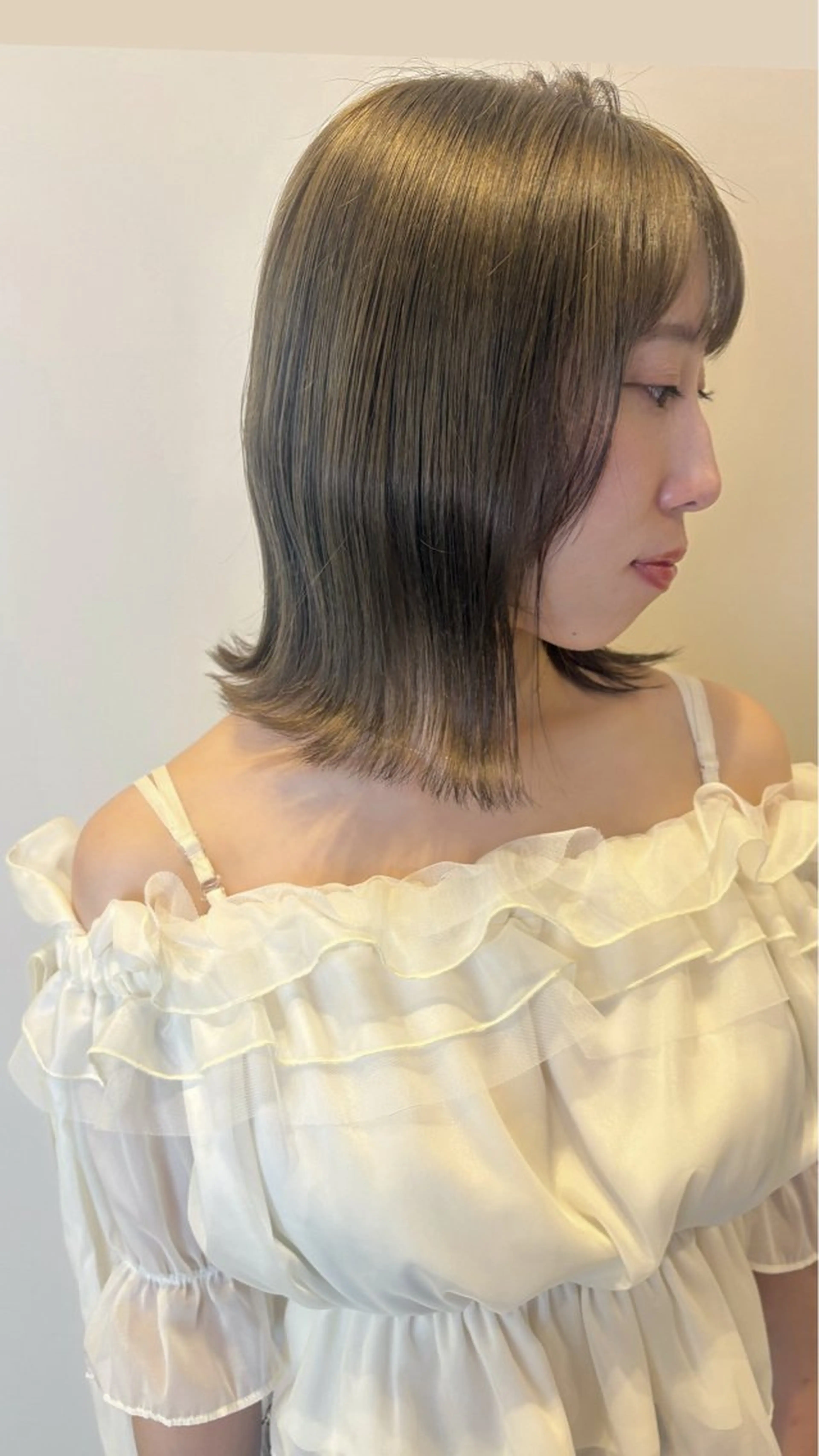 ミディアム カラー ベージュカラー オリーブベージュ ボブ 外ハネヘア カット ヘアカラー トリートメント APARTMENT 学園店/Yumiのヘアスタイル