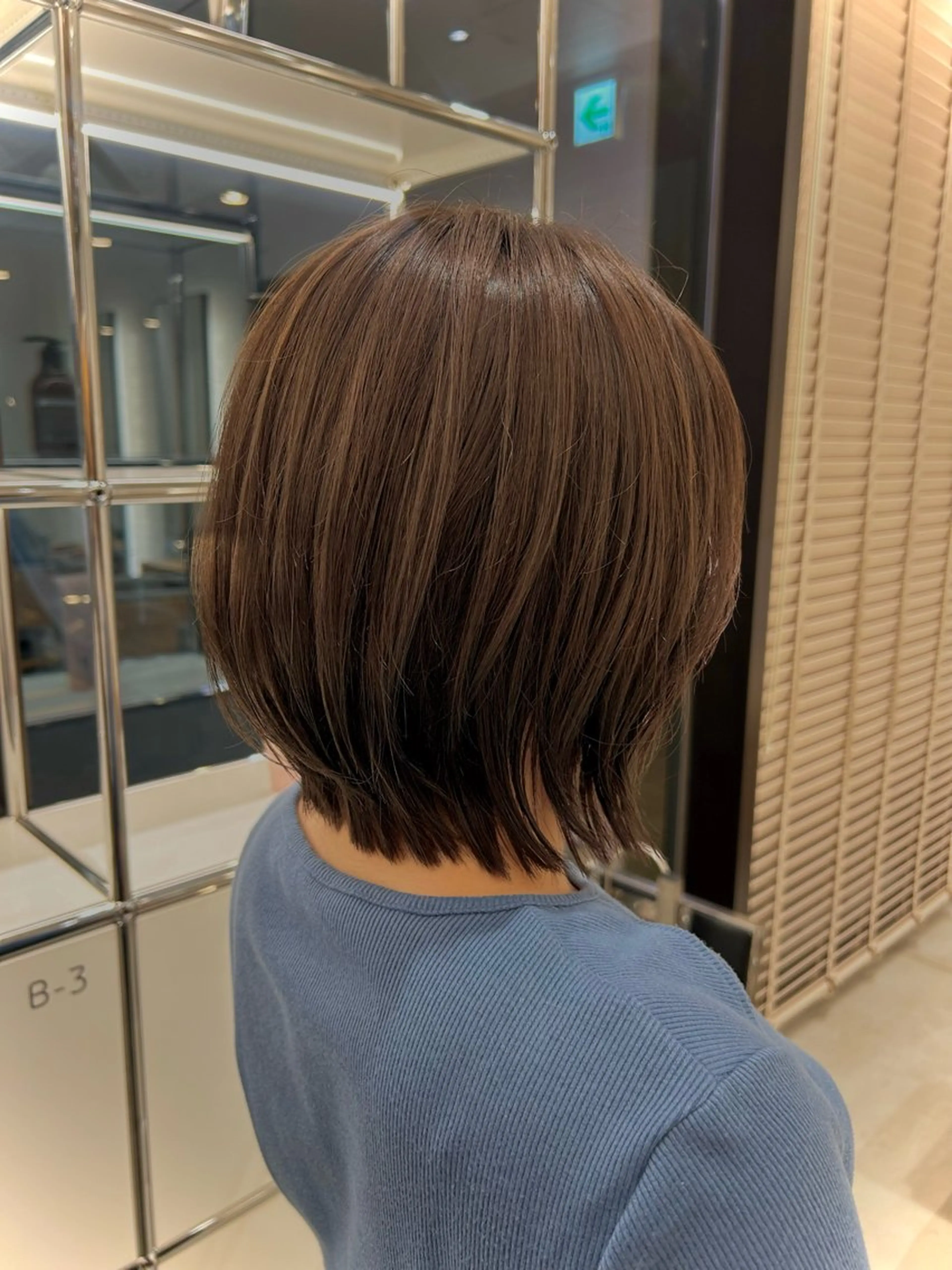 ミディアム コヤマ ナミのヘアスタイル