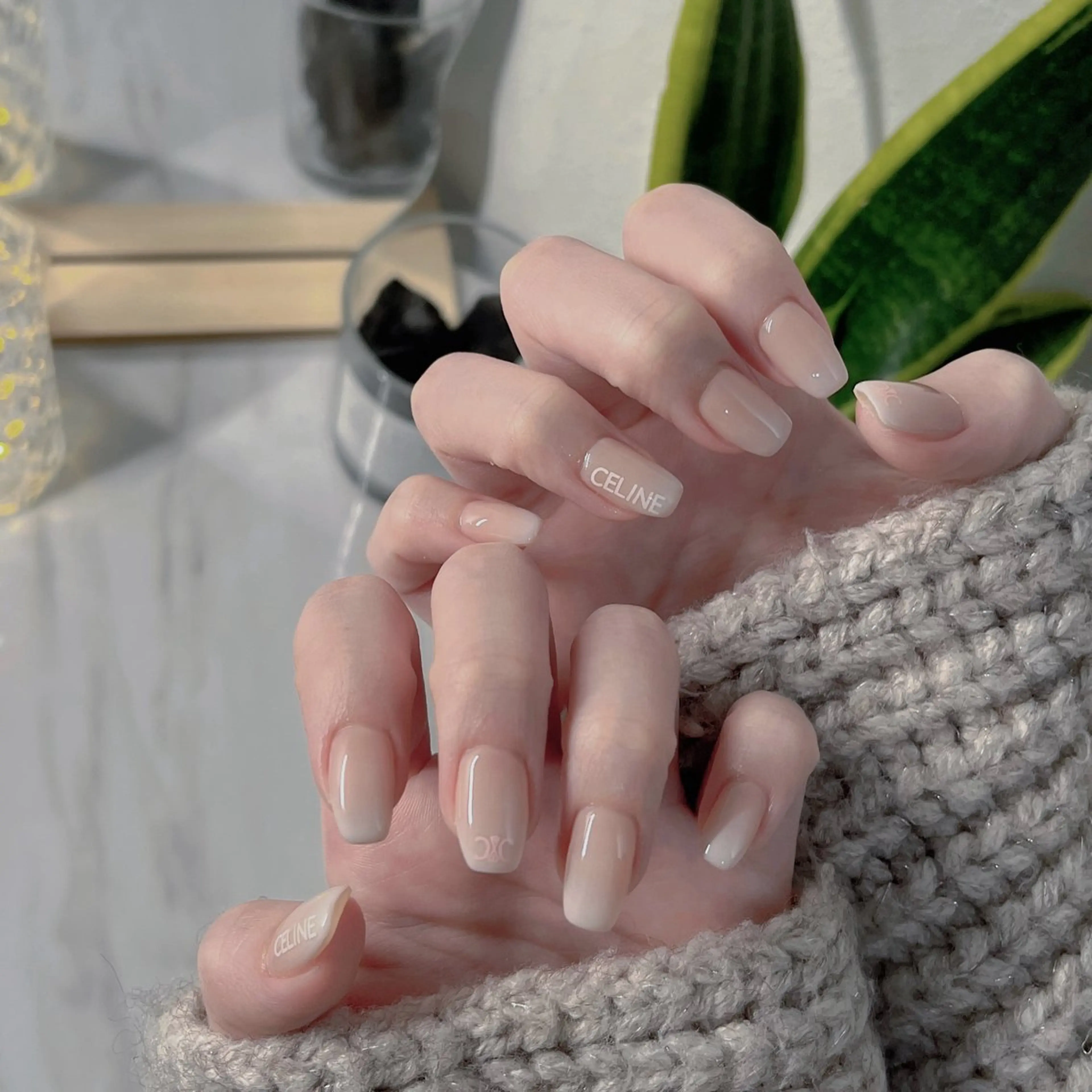 ネイル フットネイル フレンチネイル ジェルネイル ラメ(グリッター) ラメグラデーション ハンドネイル NEO Beauty Salon所属・𝐍𝐄𝐎 𝐉𝐔𝐑𝐈のネイルデザイン