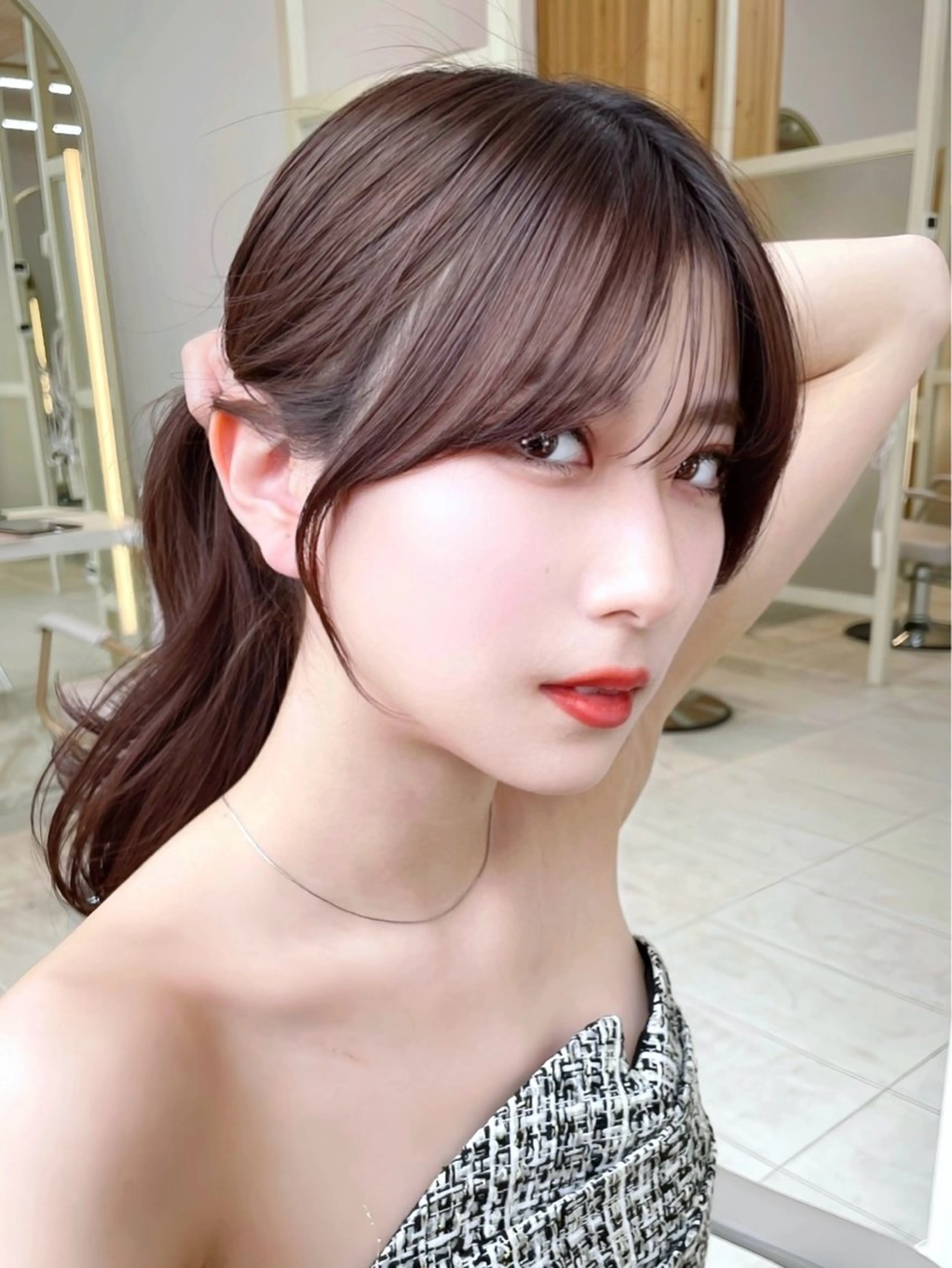 【🌟🇰🇷リピーターNo1クーポン🇰🇷🌟】顔周りカット+うる艶カラー+艶トリートメントの写真