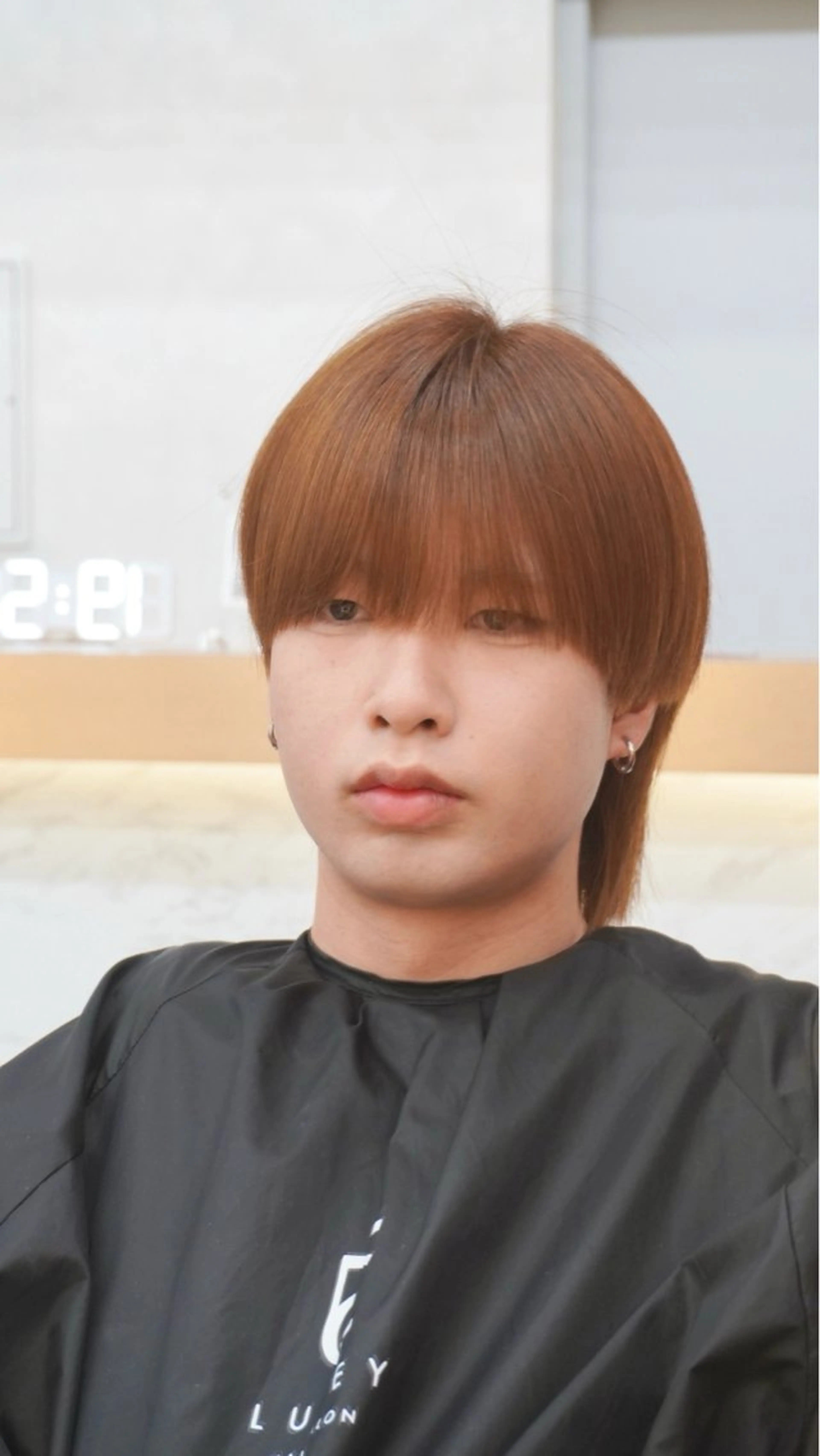 カラー パーマ メンズ メンズブリーチ センターパート フェザーパーマ カルマパーマ マッシュウルフ カット ヘアカラー 縮毛矯正 HIKARI メンズ満足度No.1のヘアスタイル