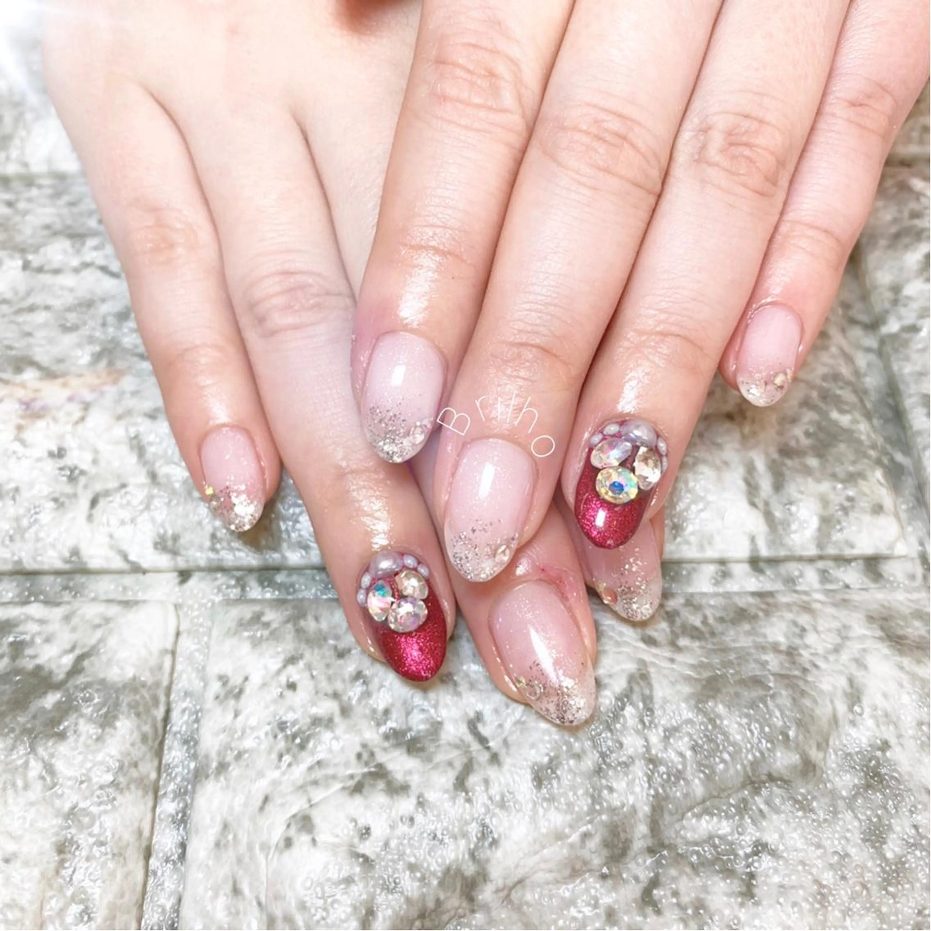 ミディアム Brilho SERIHOのネイルデザイン