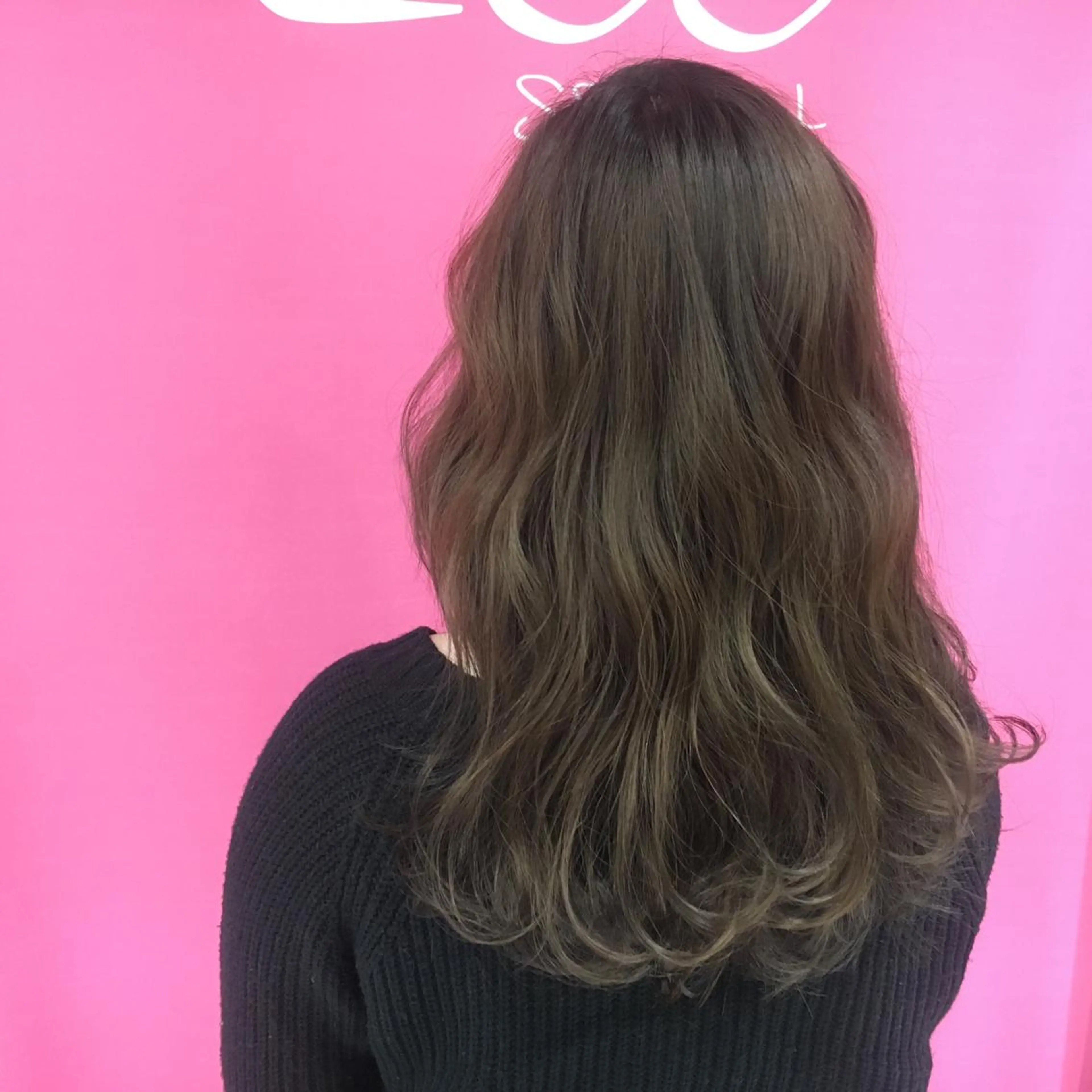 カラー 野上 綾香のヘアスタイル