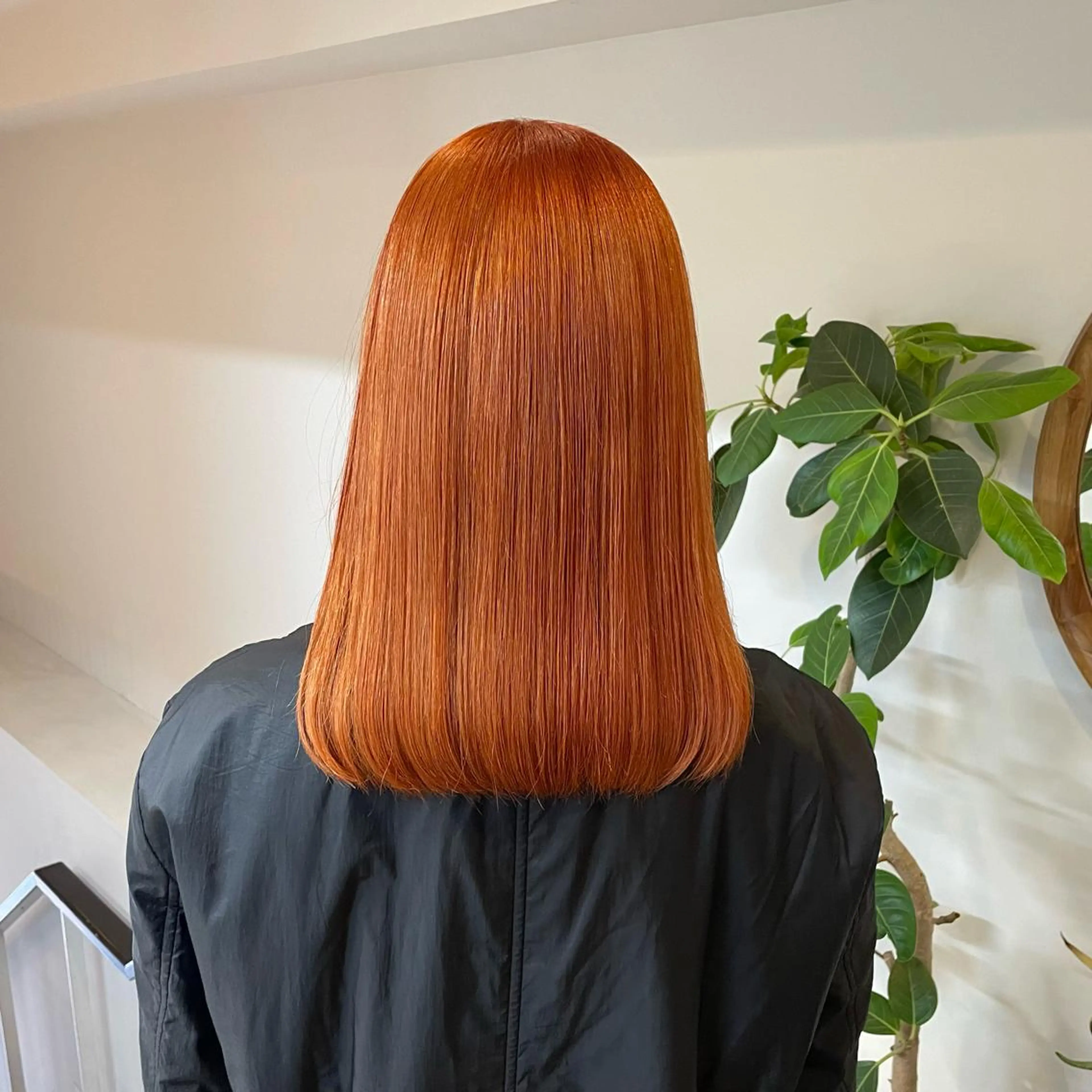 セミロング ハイトーンカラー 優海のヘアスタイル