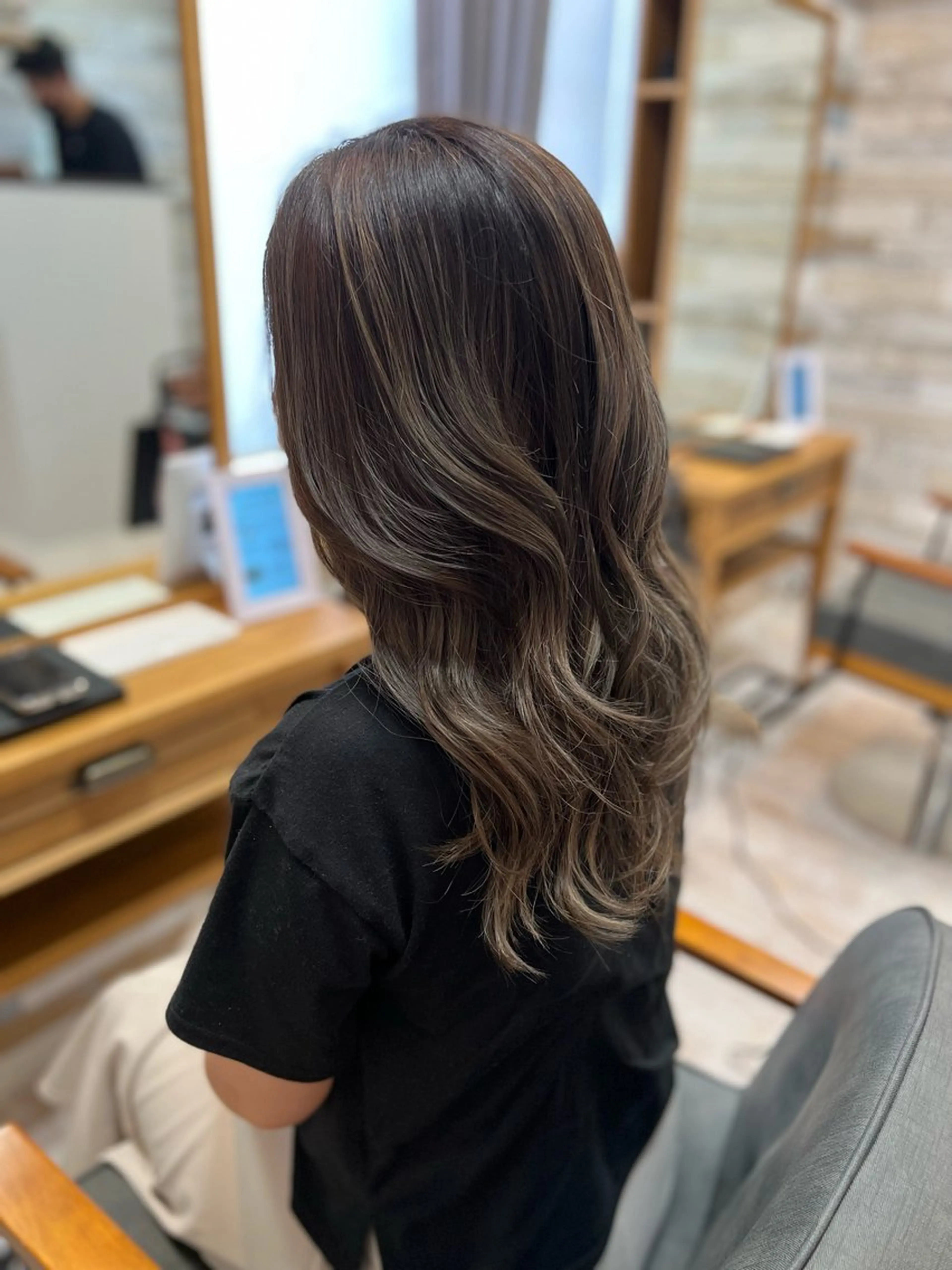 セミロング ハイライト レイヤーカット カット ヘアカラー 竹原 徹のヘアスタイル