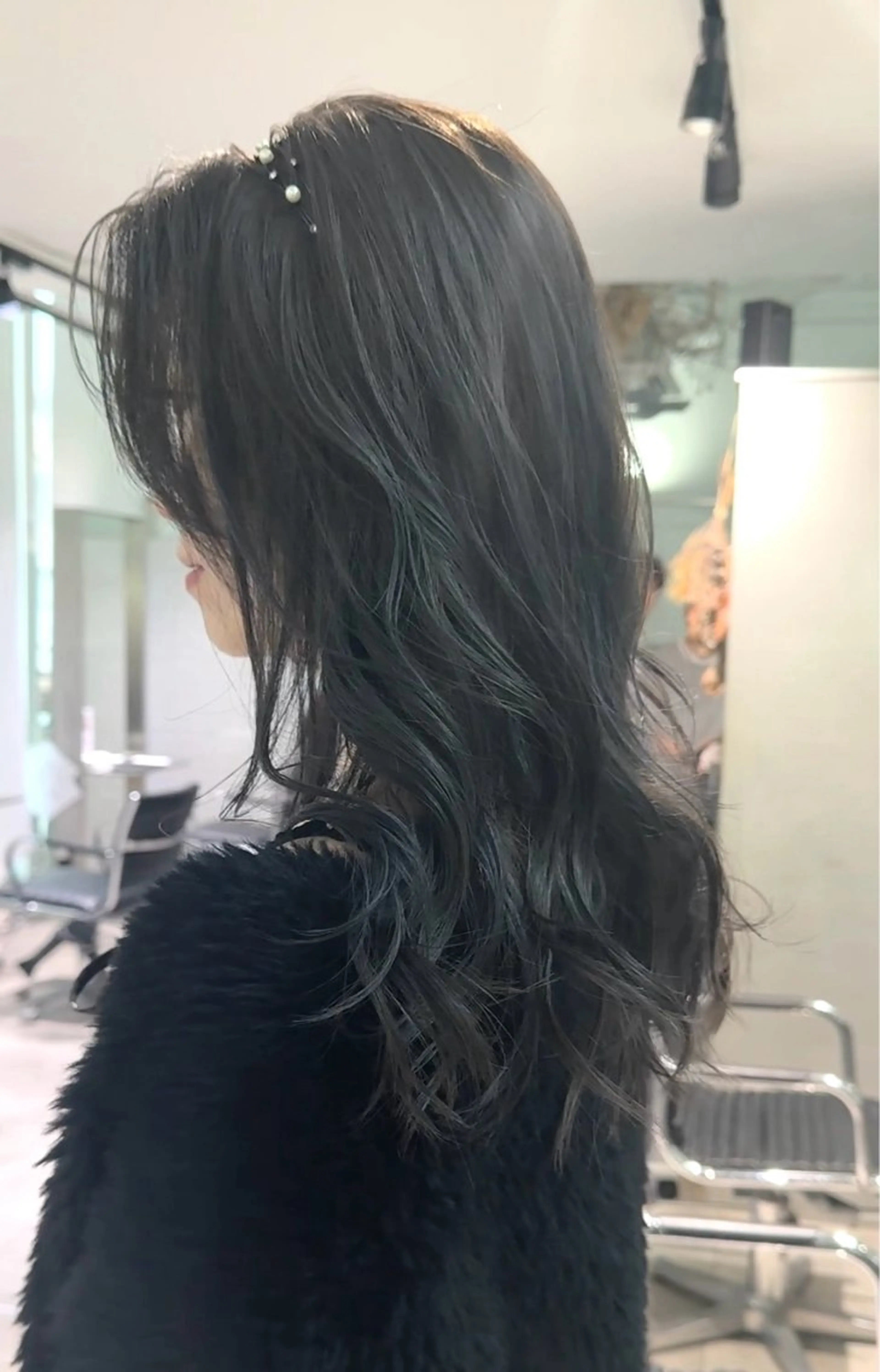 ロング カラー ダークグレー ヘアカラー トリートメント CHERIEブリーチ ダブルカラー　天神のヘアスタイル