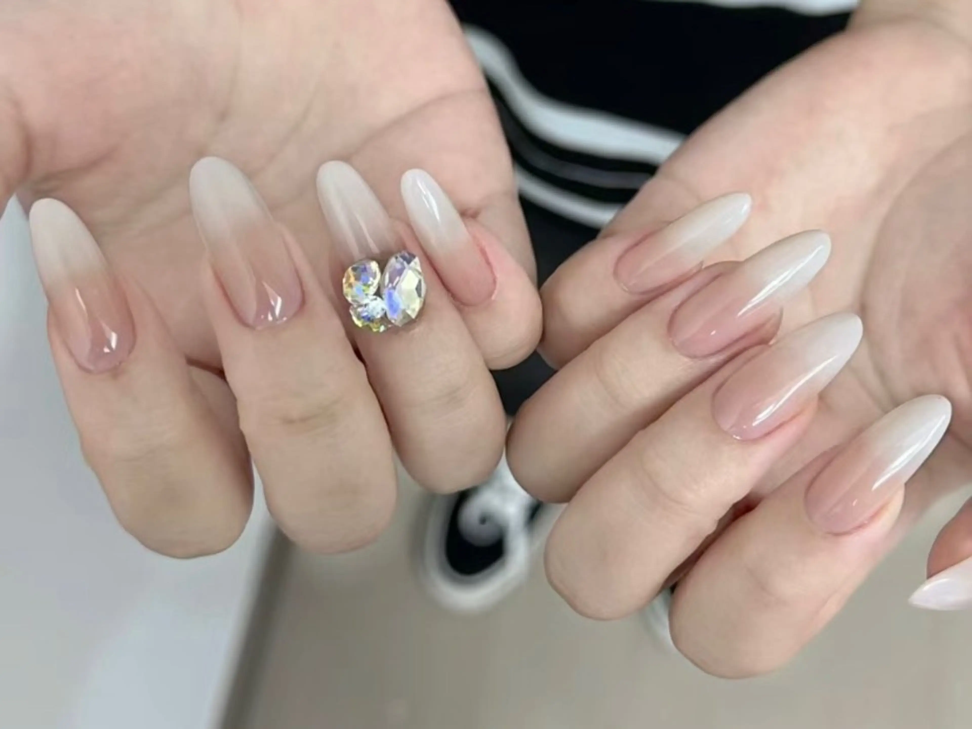 ネイル オーロラネイル チークネイル フレンチネイル ジェルネイル ガラスフレンチ ハンドネイル Nail Jolieのネイルデザイン