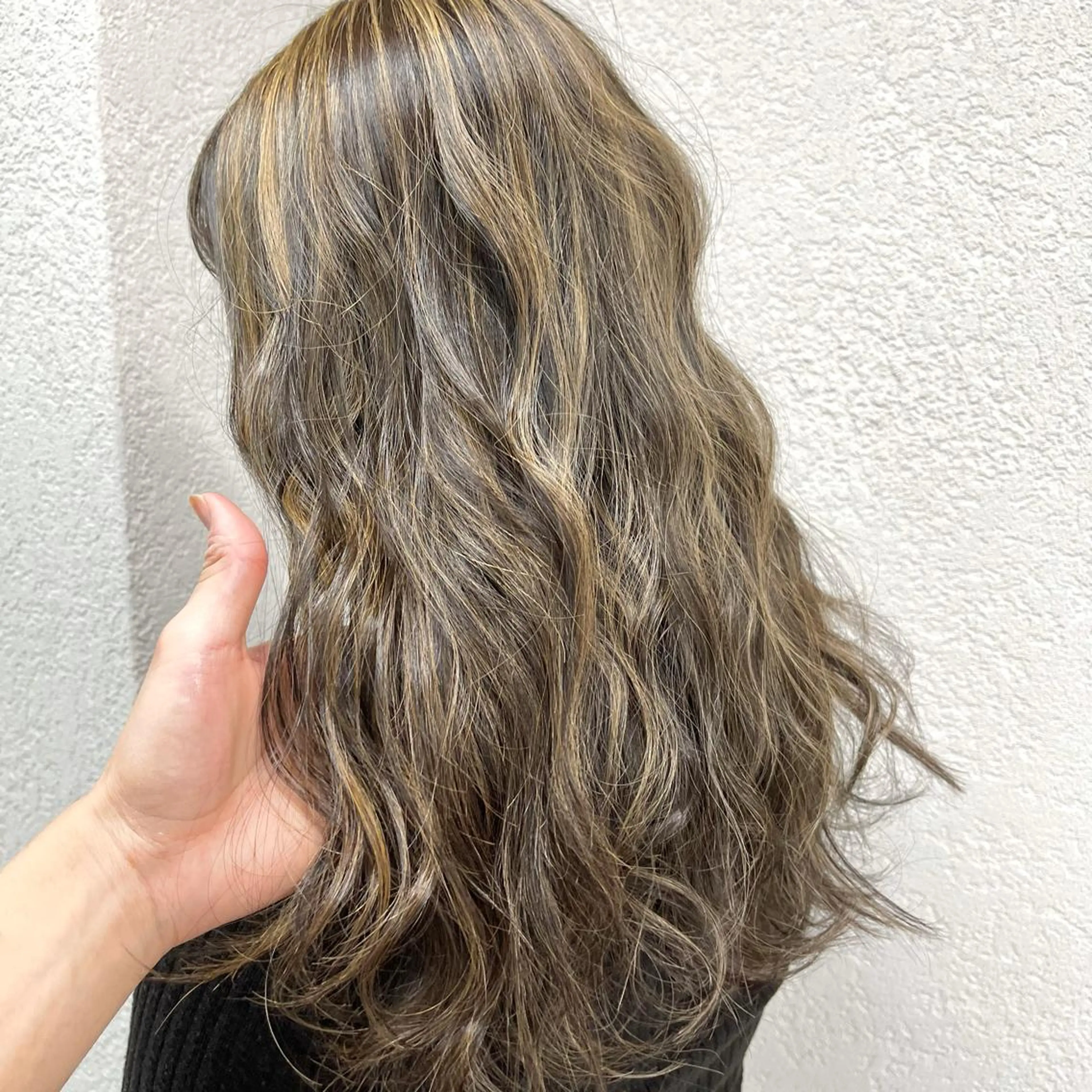 ロング カラー ハイライトカラー ハイライト ヘアカラー トリートメント 槙川 郁弥のヘアスタイル