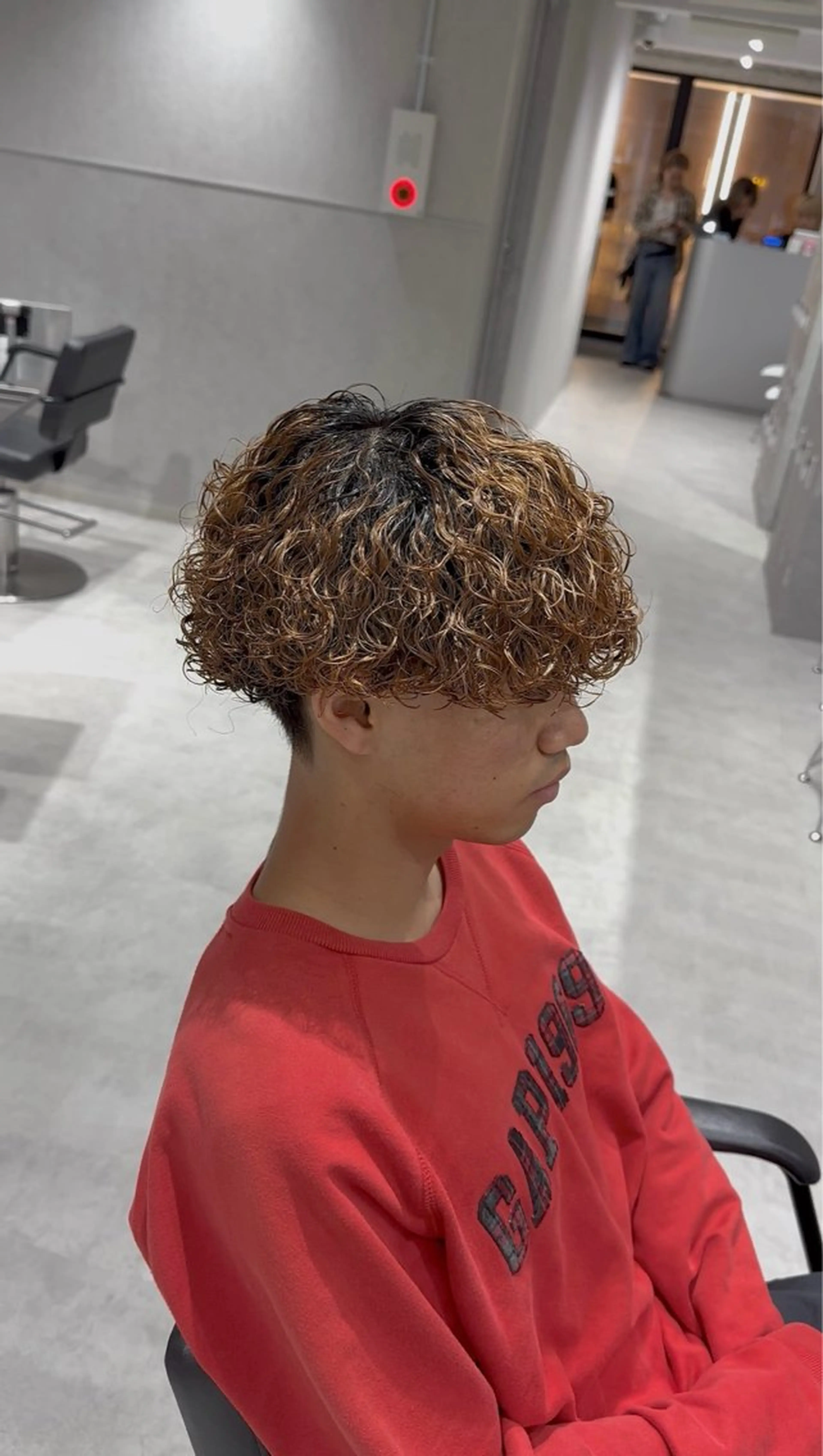 ショート カラー パーマ メンズ 波巻きパーマ ブラウンカラー カット パーマ 🍀メンズパーマ職人 池袋🍀Yuraのヘアスタイル