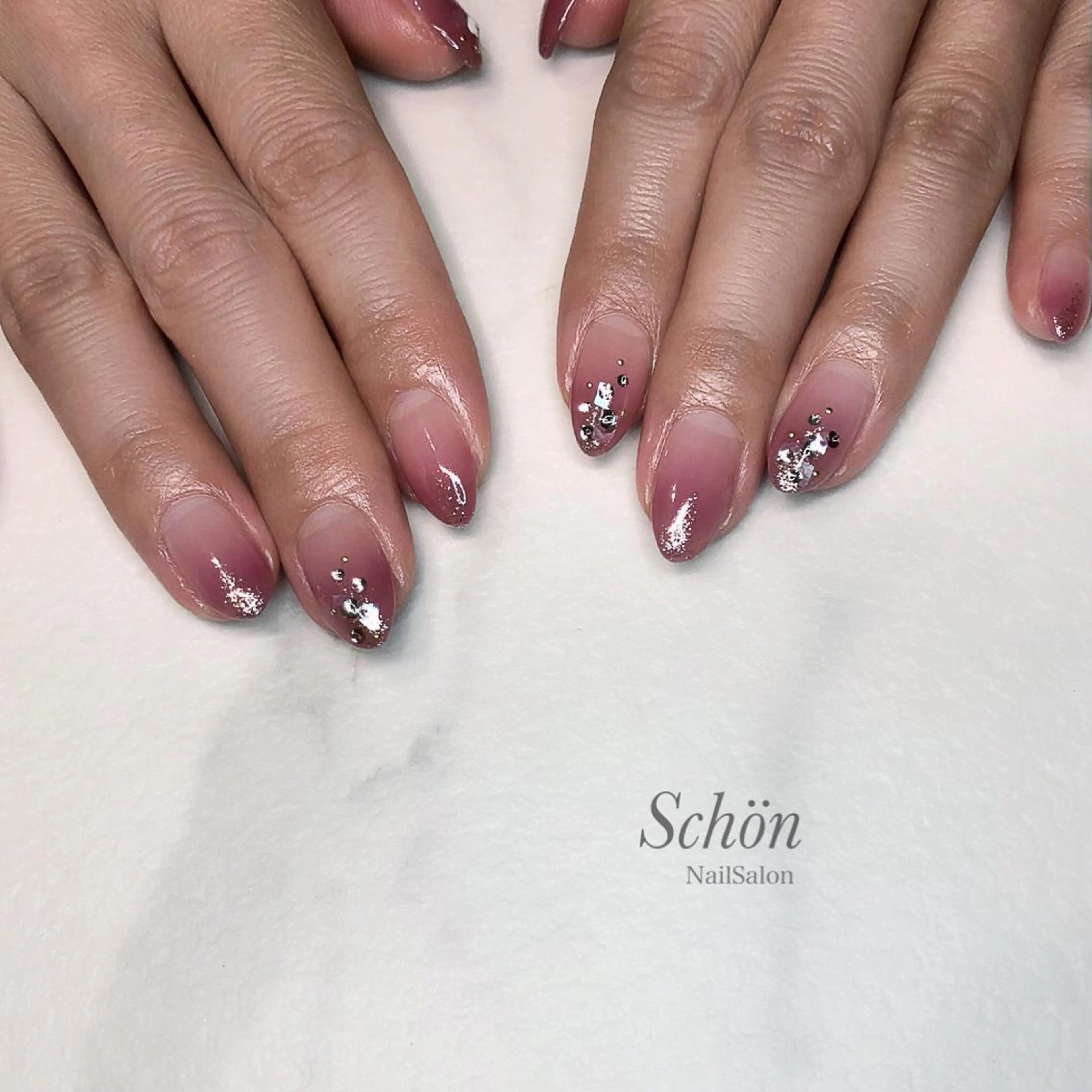 ネイル ラメ(グリッター) ストーンネイル Schön NailSalonのネイルデザイン