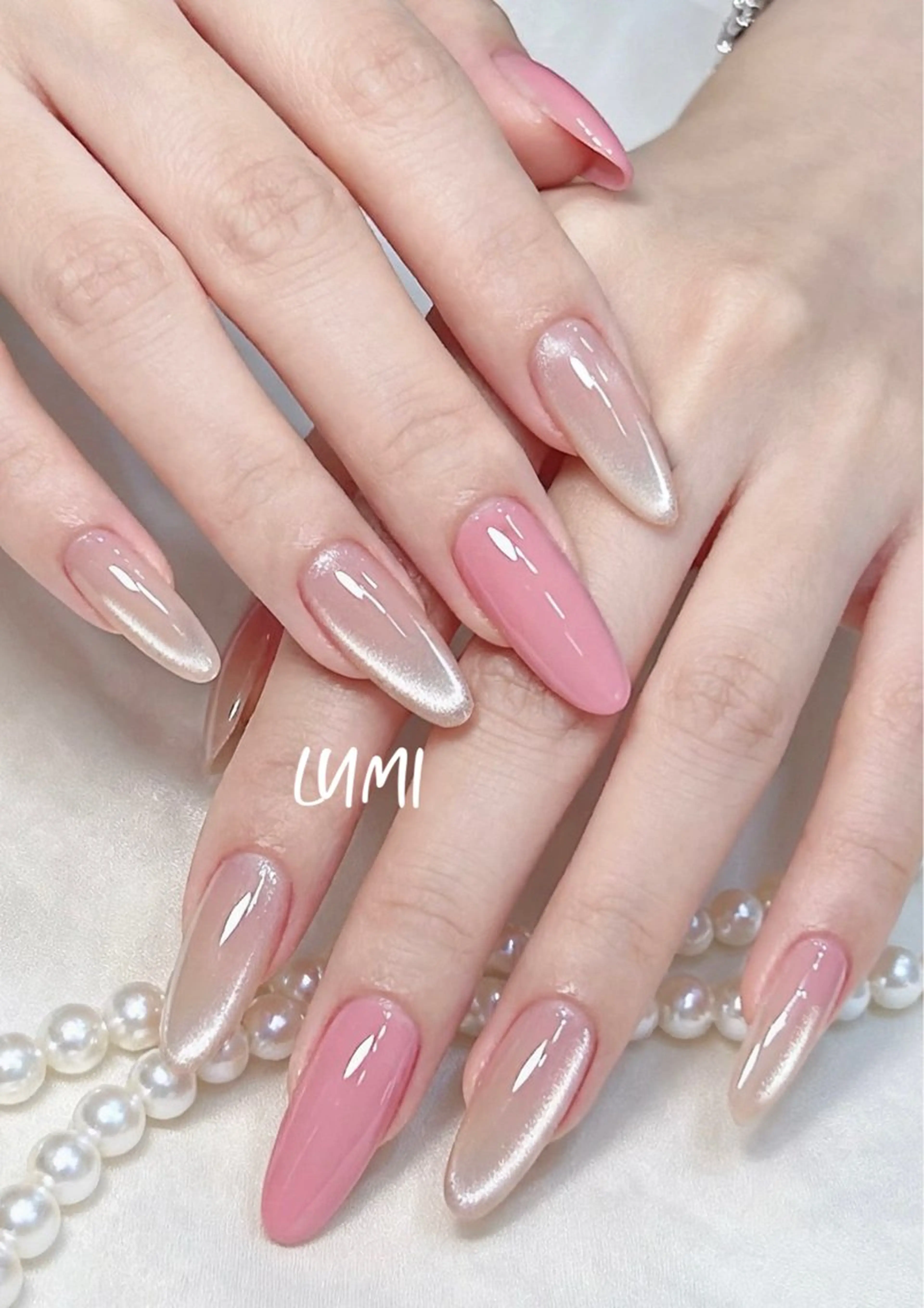 「チップ長さだし」ワンカラー／ラメグラテーション／マグネットネイルの写真