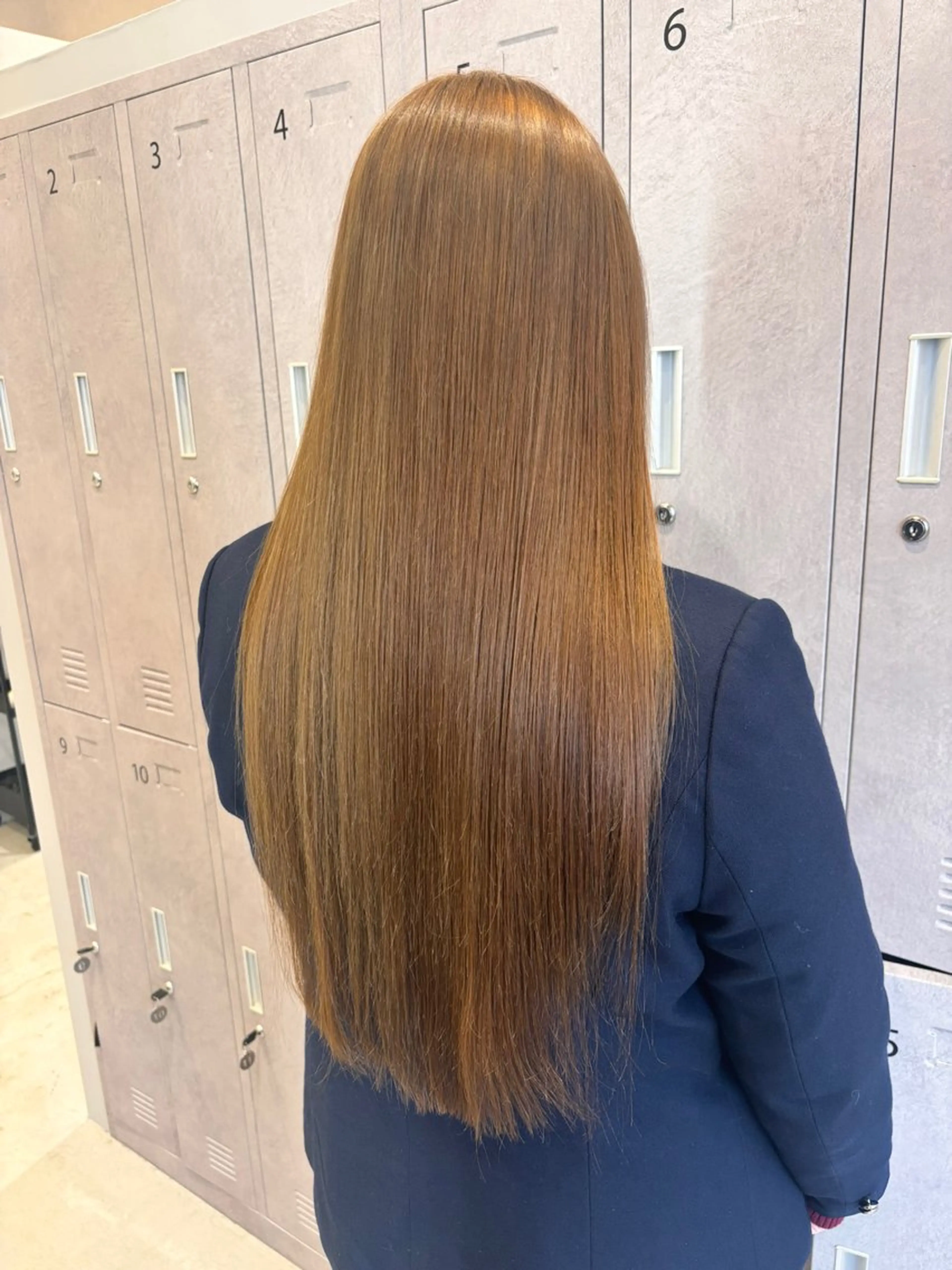 ロング カラー ブリーチ ヘアカラー トリートメント 小澤 璃奈のヘアスタイル