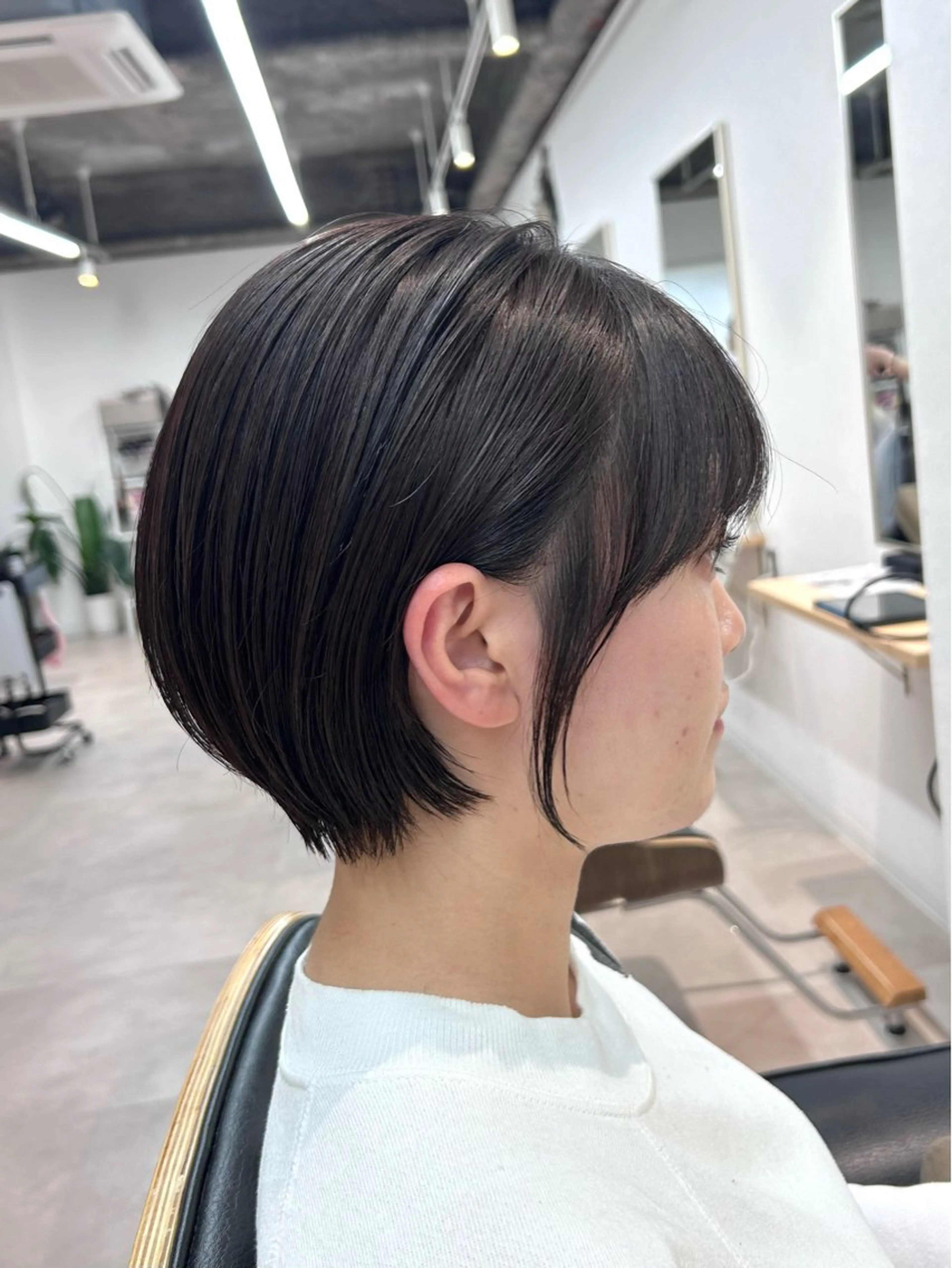 ショート カラー 丸みショート ショートヘア カット ヘアカラー 艶カラー/レイヤー/ ハイトーン/まなみのヘアスタイル