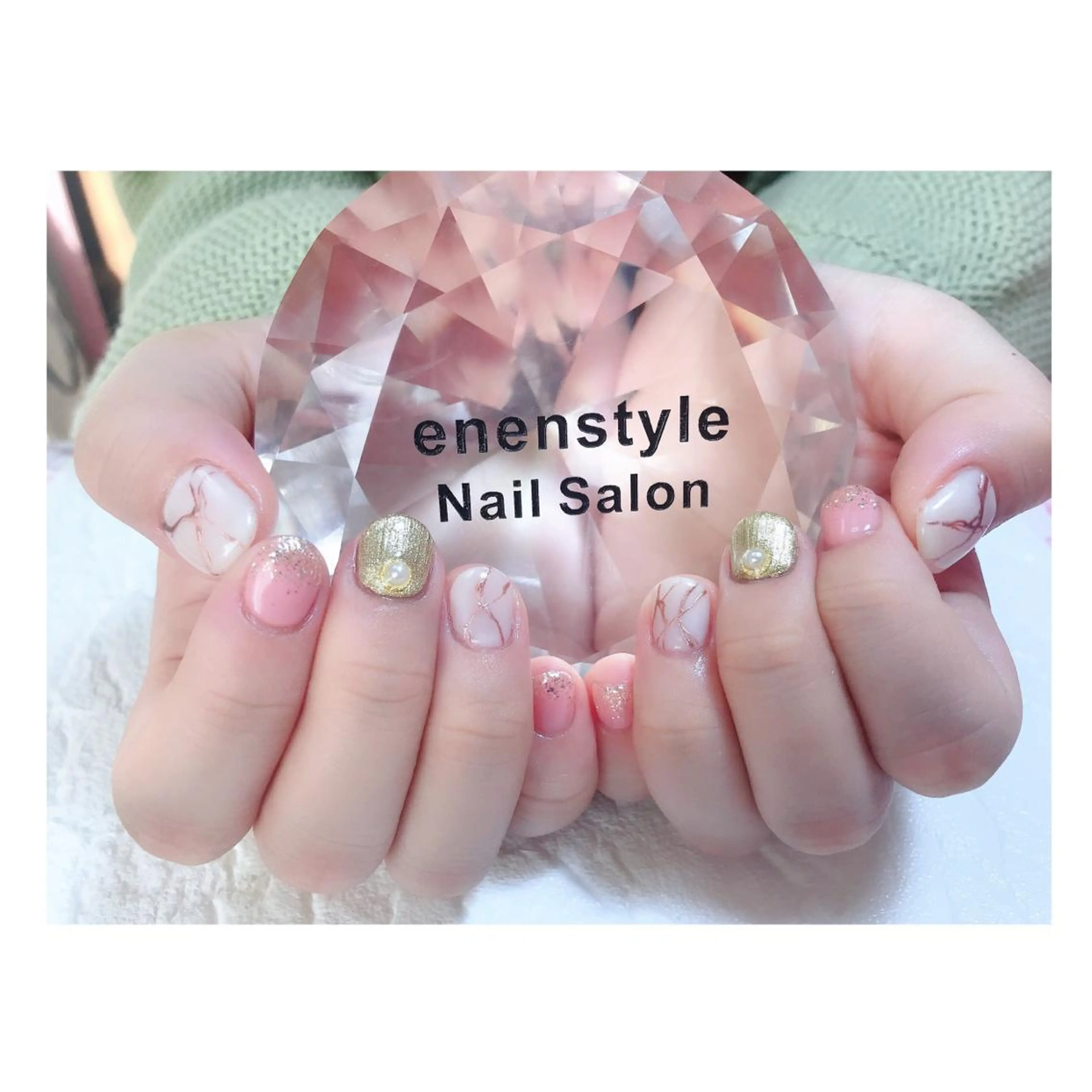 ショート ネイル ジェルネイル ラメ(グリッター) 大理石ネイル(マーブル) ニュアンスネイル オフィスネイル ハンドネイル 👑enen style👑のネイルデザイン