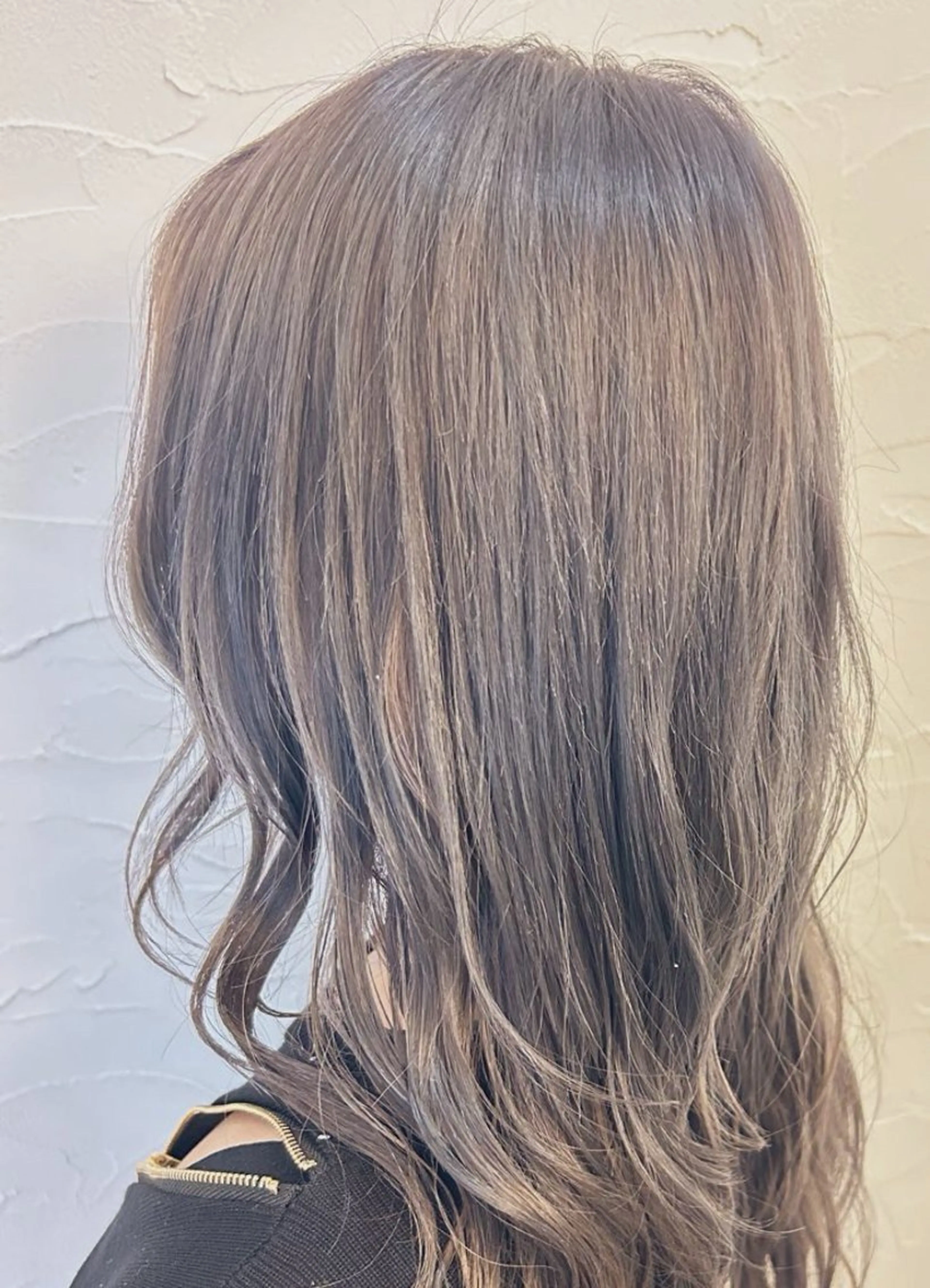 ロング カラー シルバー 竹野 詞音のヘアスタイル