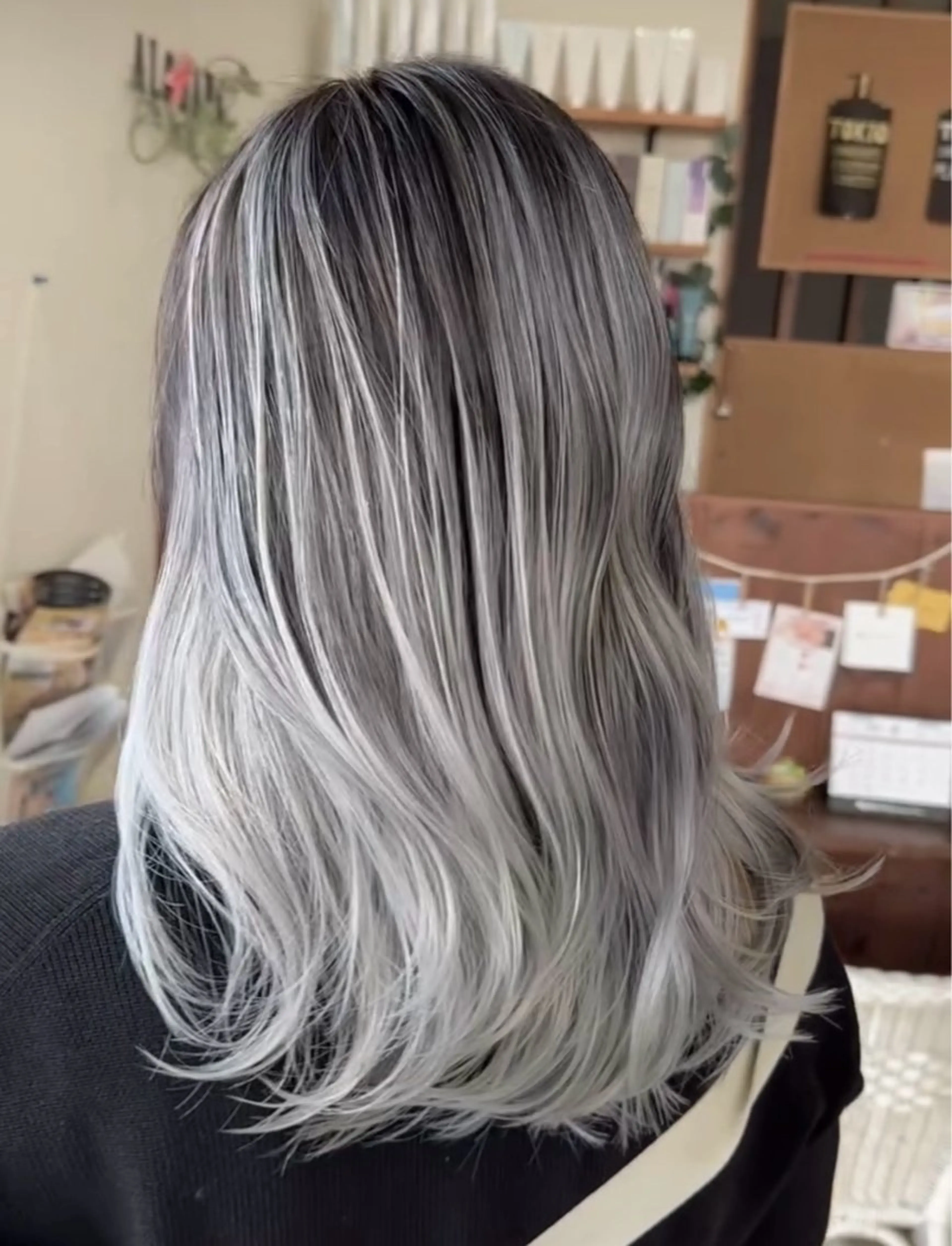 セミロング naomi (夜間営業受付中★)のヘアスタイル