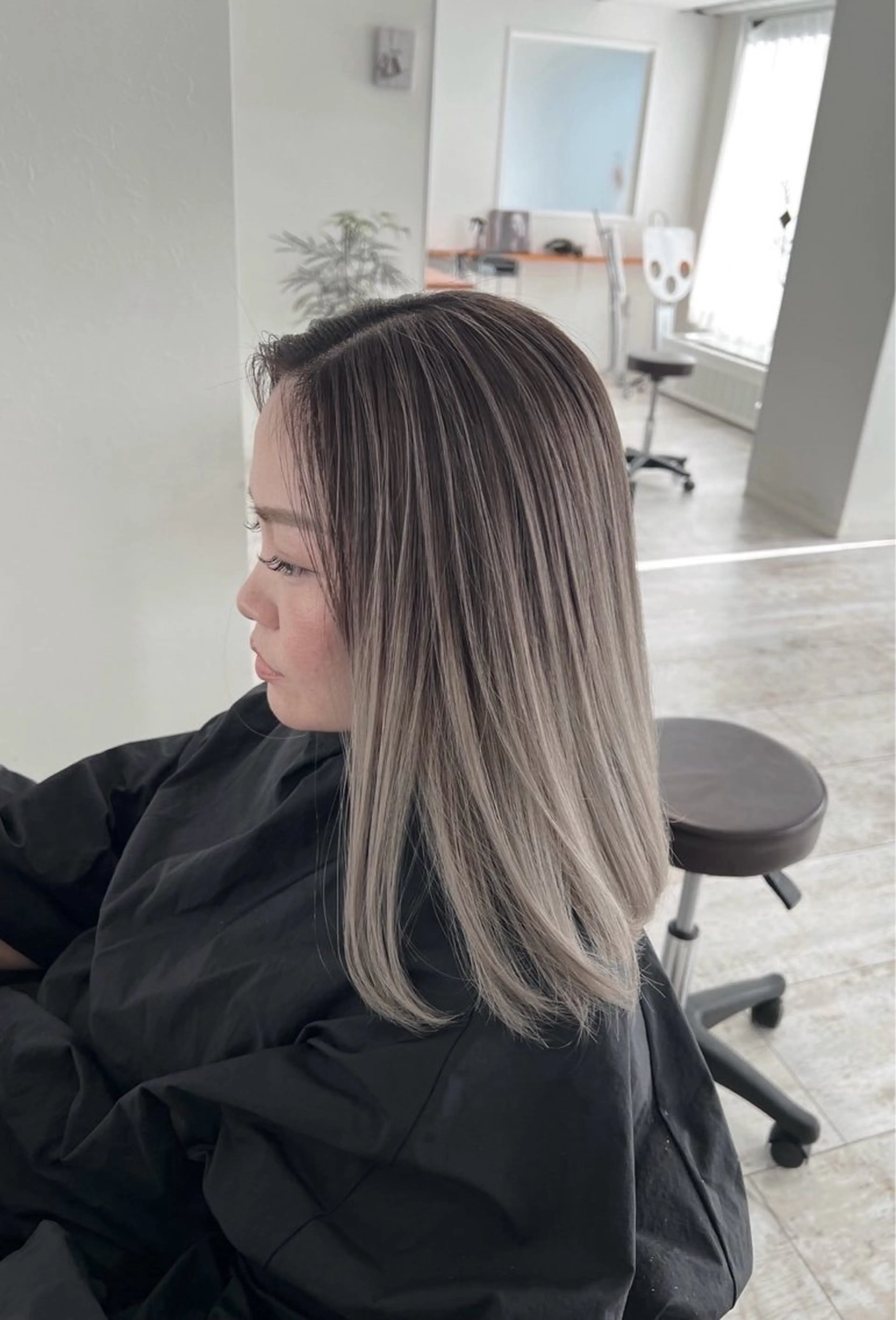 ミディアム カラー バレイヤージュ グレージュ レイヤーカット ヘアカラー トリートメント ROBIN所属・指名数No.1 /NAOYAのヘアスタイル