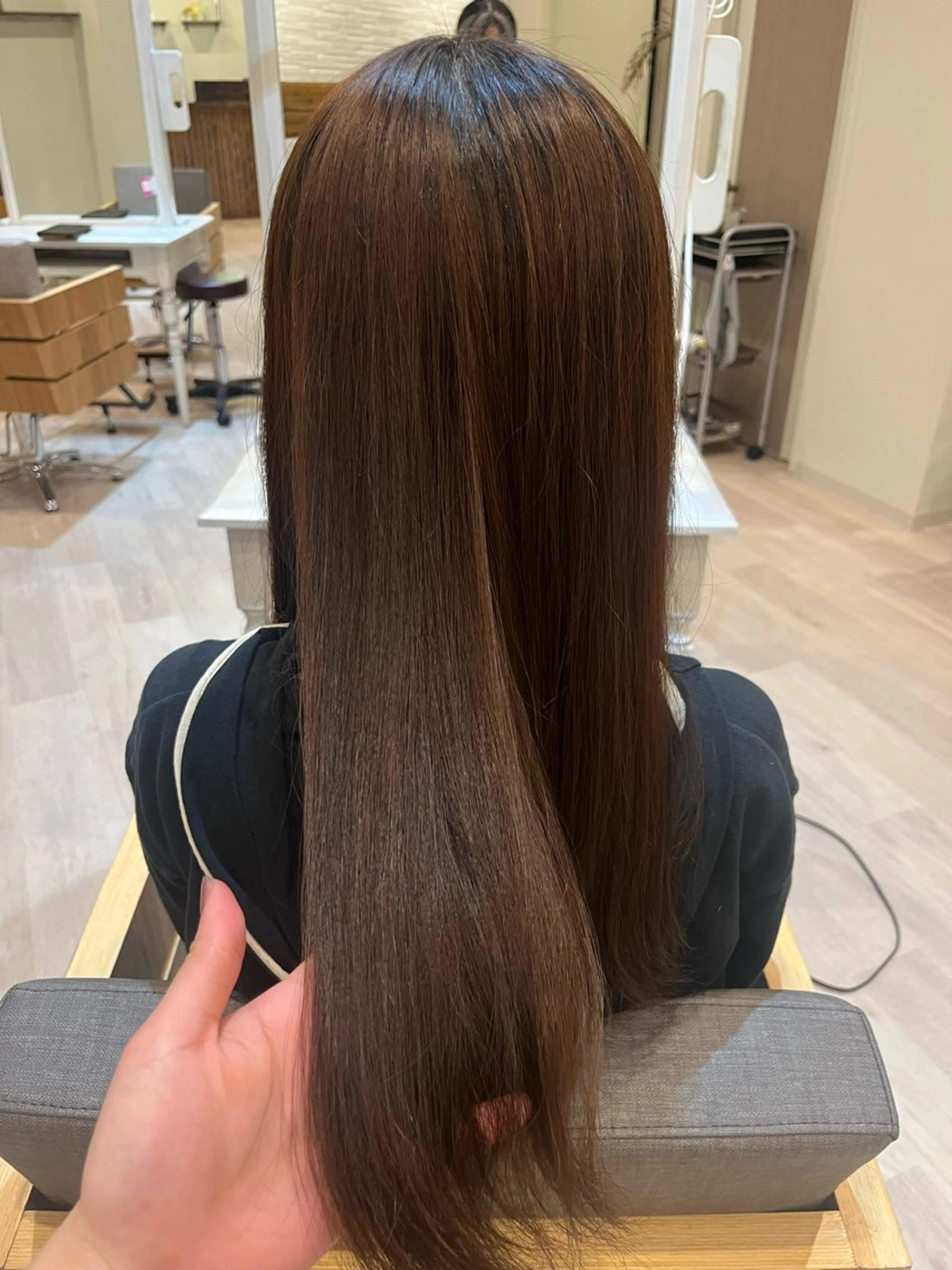 セミロング 鈴木 彩花のヘアスタイル