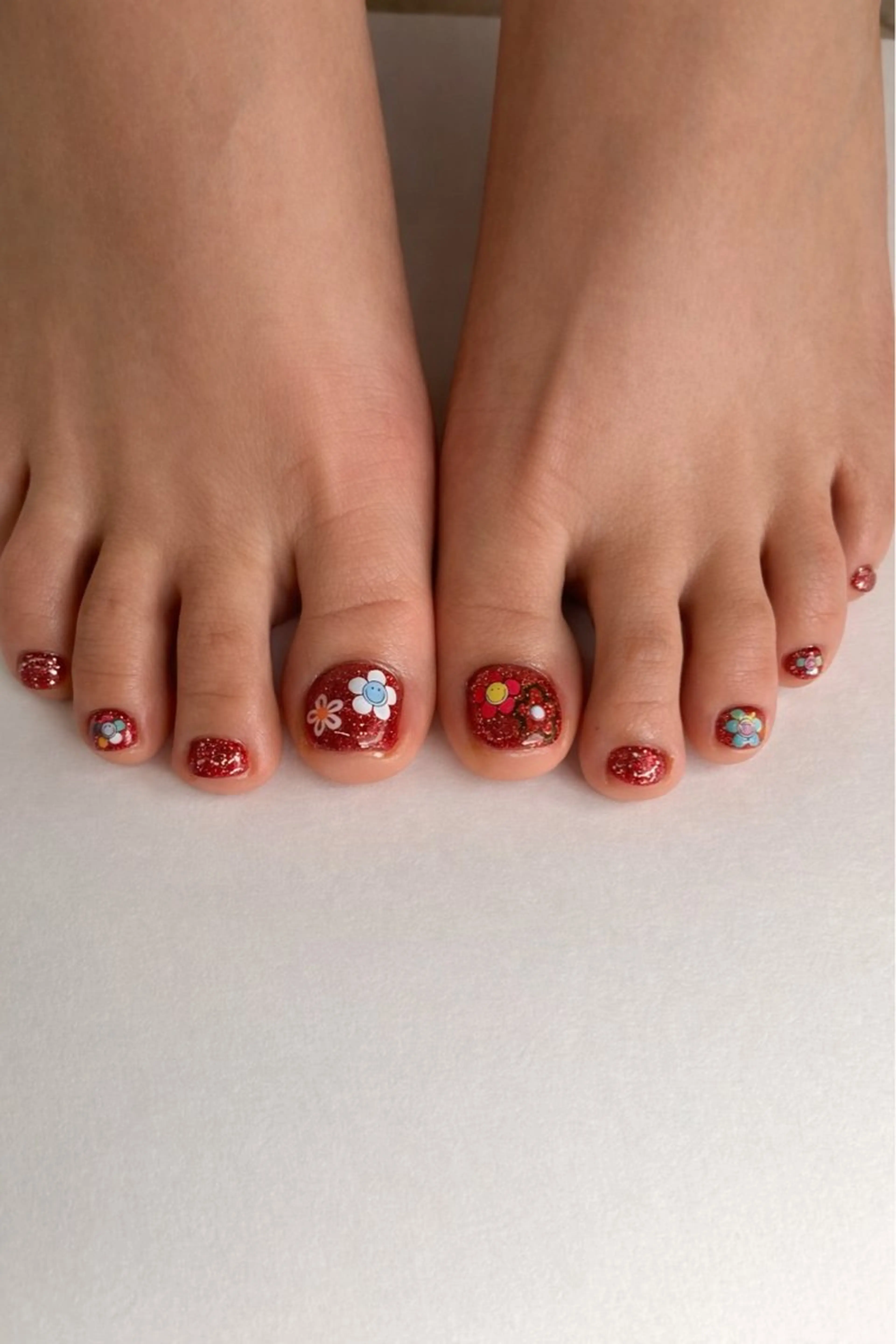 ショート ハンドネイル フットネイル Silent 話さないネイルサロンのネイルデザイン